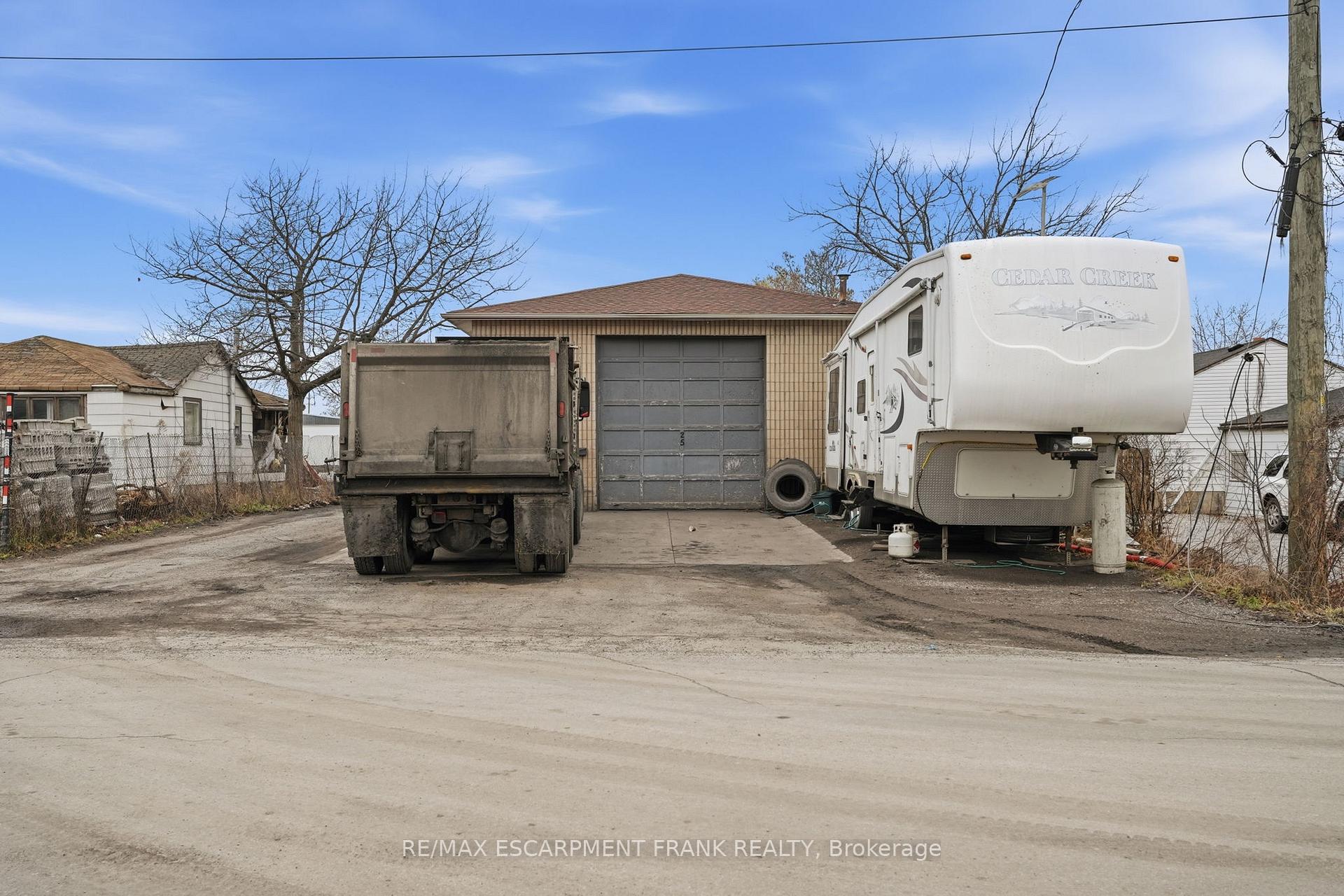 25 Kenmore Avenue, Hamilton, ON L8E 5N1