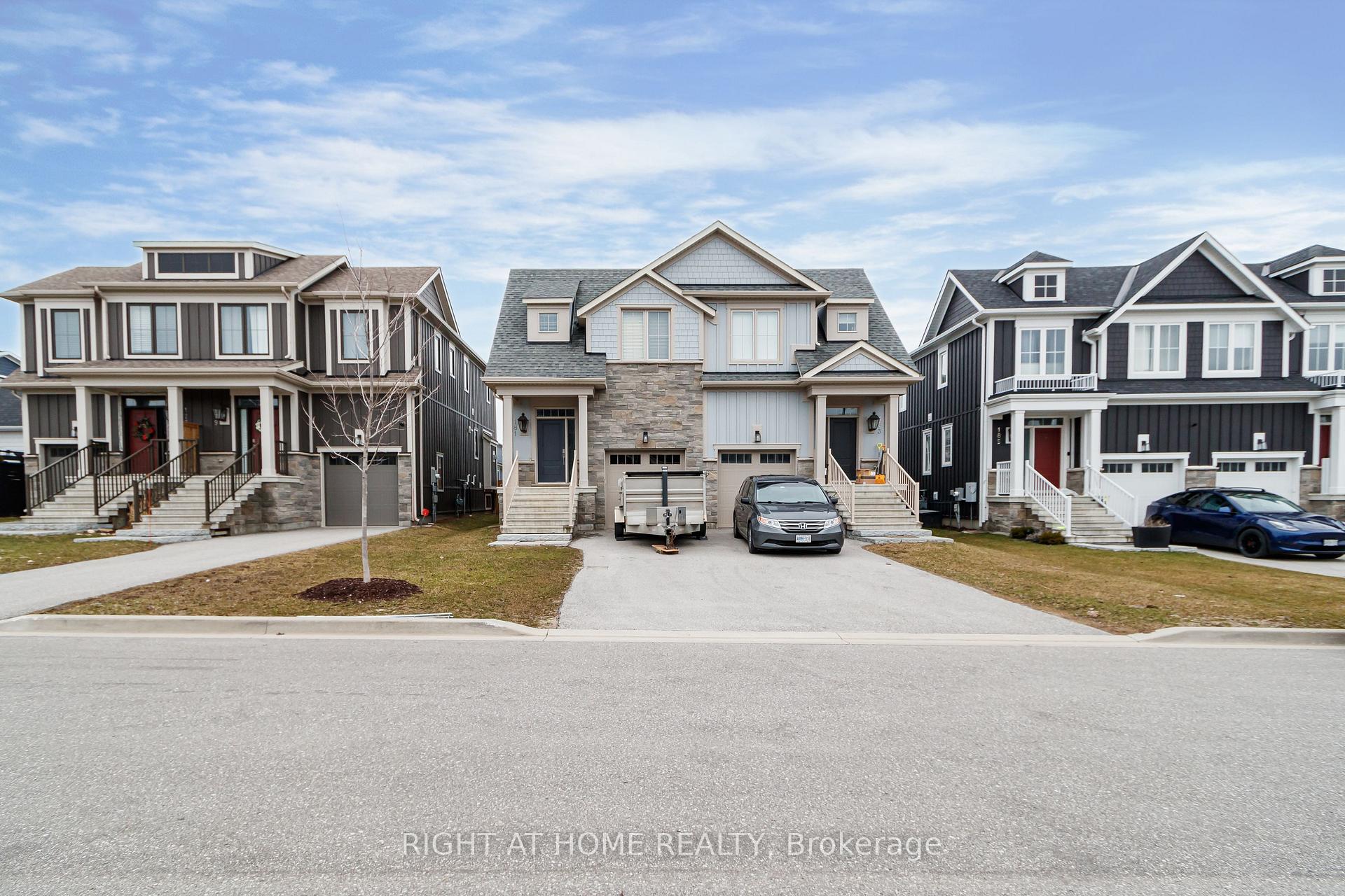 181 Courtland Street UPPER, Blue Mountains, ON L5N 4V7