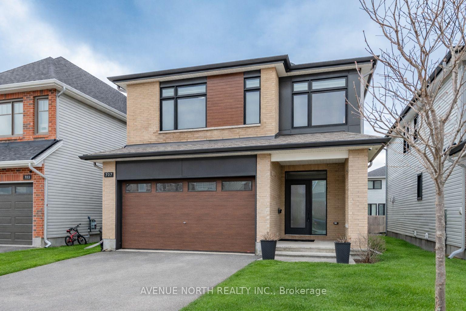 707 Moonflower Crescent, Blossom Park - Airport and Area, ON K1T 0X8