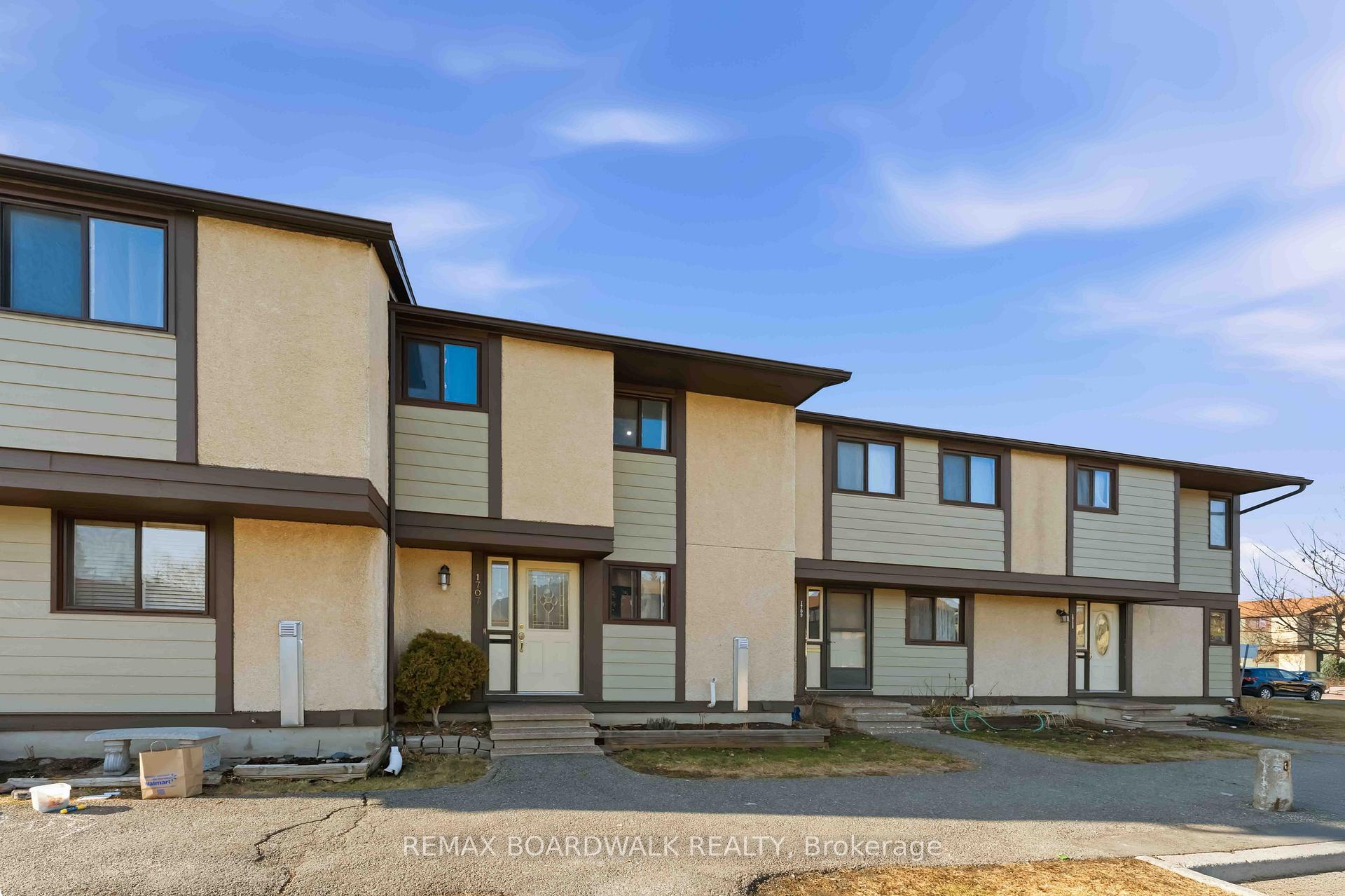 1707 Meadowbrook Road, Cyrville - Carson Grove - Pineview, ON K1B 4W6