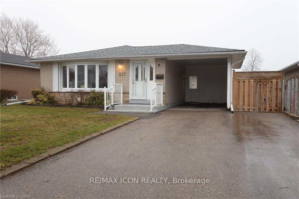 227 Hazelglen Drive, Kitchener, ON N2M 2E6