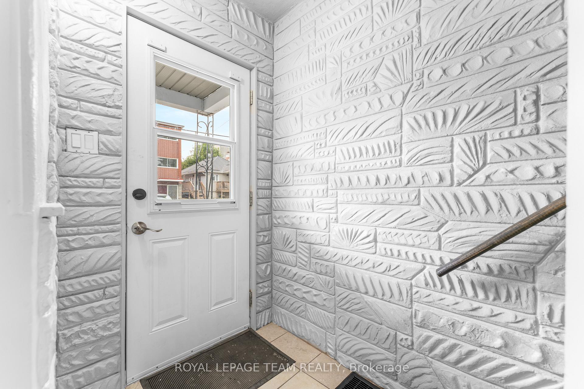 109 Marier Avenue, Vanier and Kingsview Park, ON K1L 5R9
