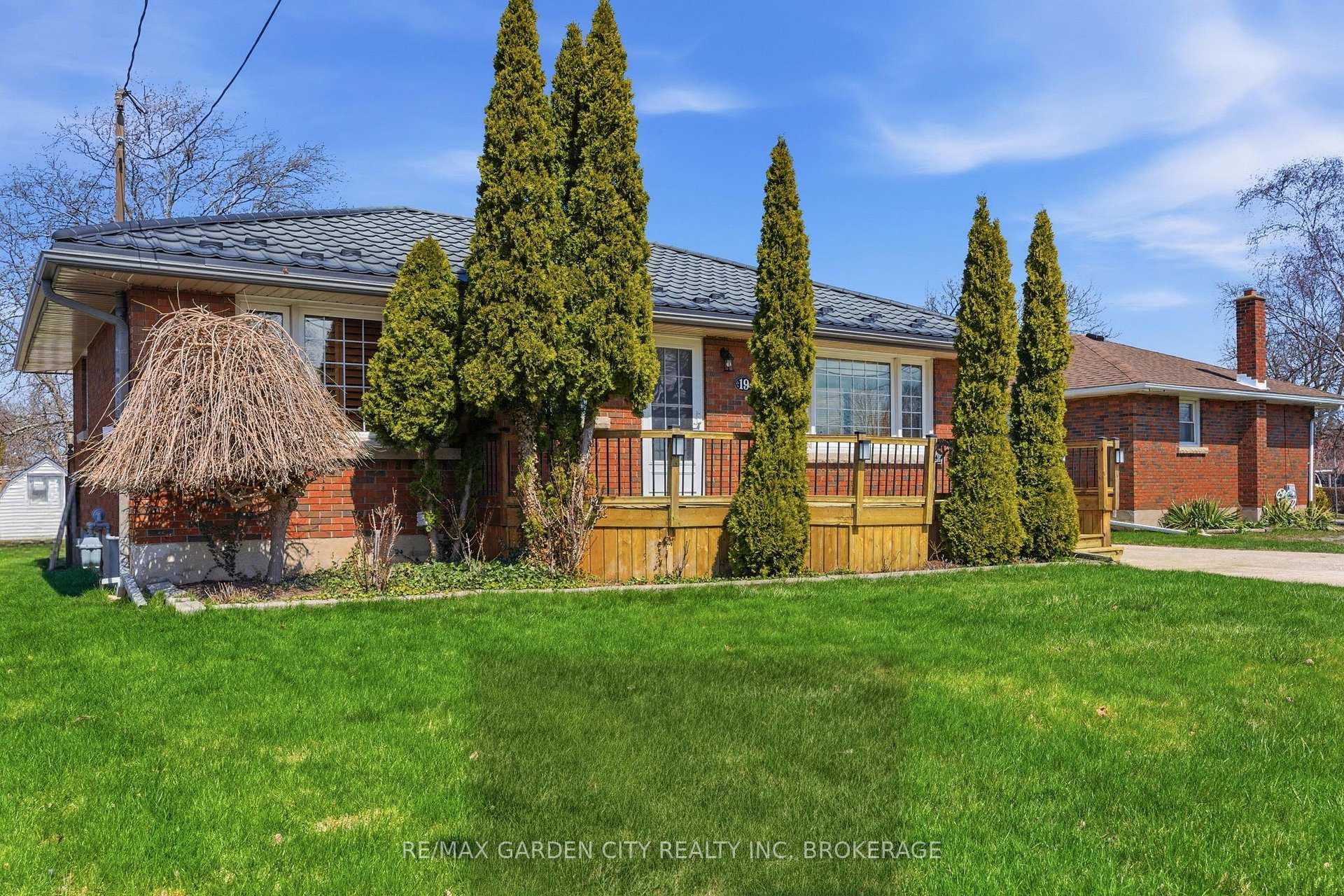 19 Tamarack Avenue, St. Catharines, ON L2M 3B8