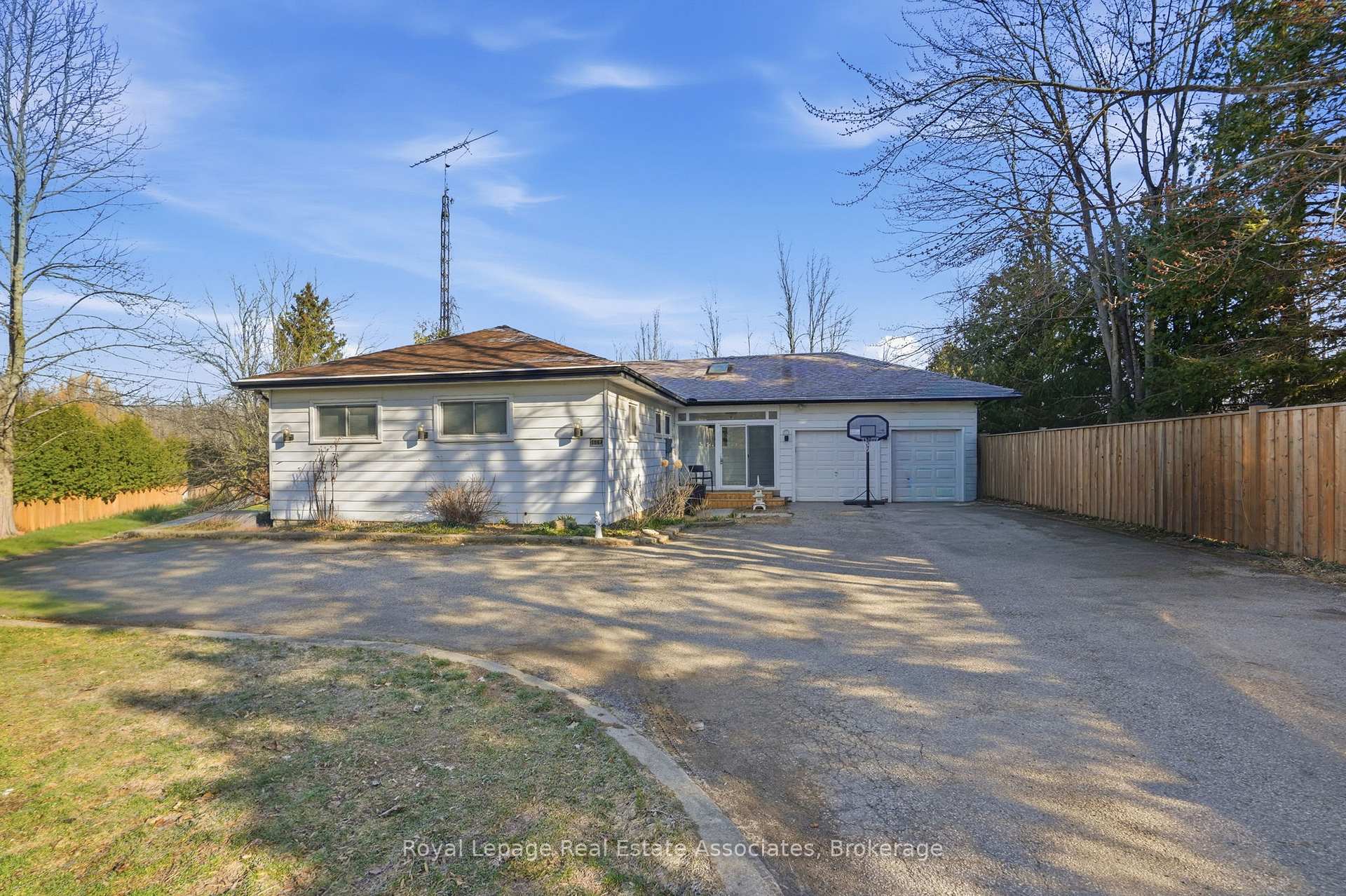 1967 Regional 97 Road, Hamilton, ON N1R 5S7