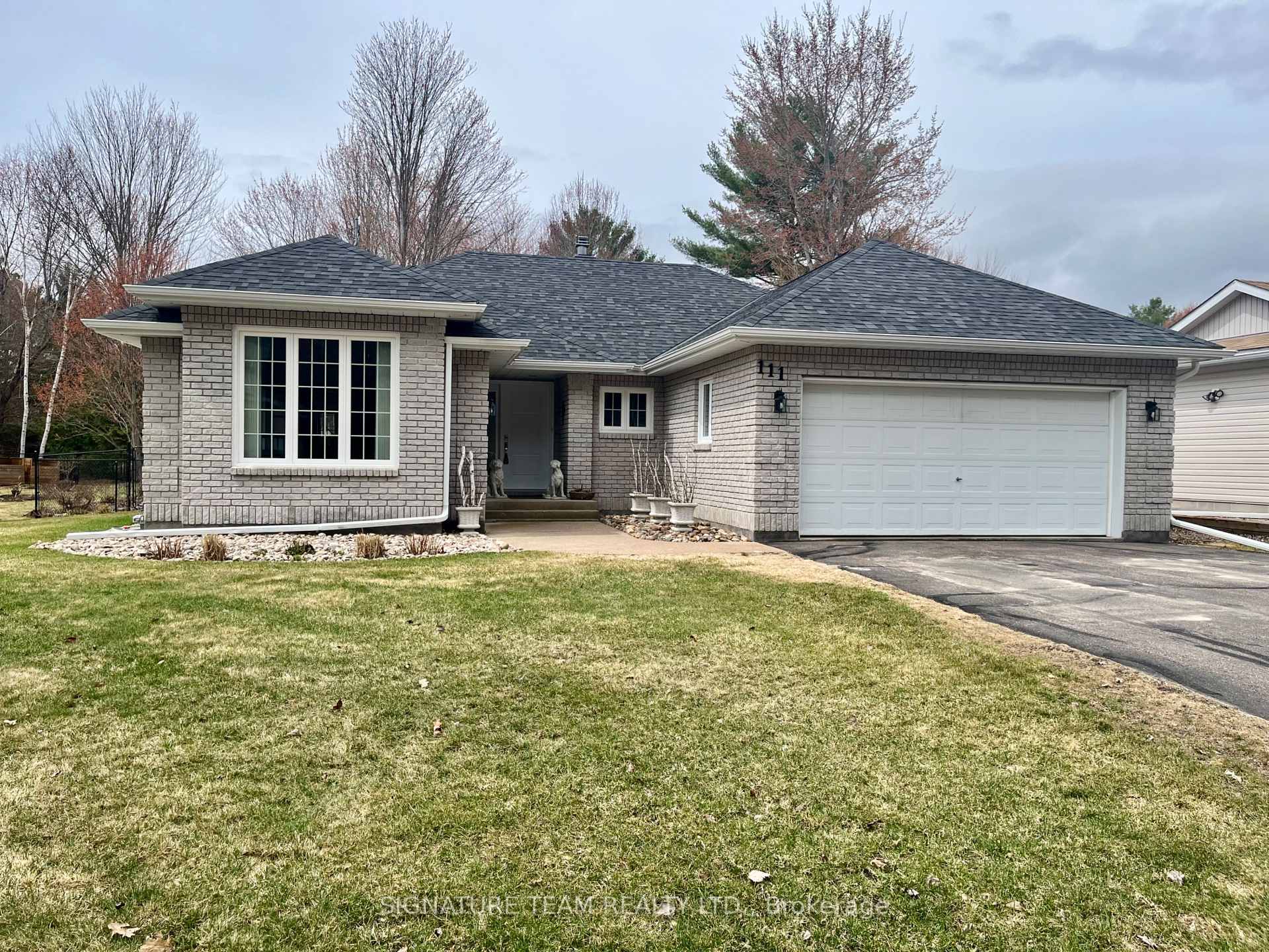 111 Thomas Street, Deep River, ON K0J 1P0 — Deep River, Ontario