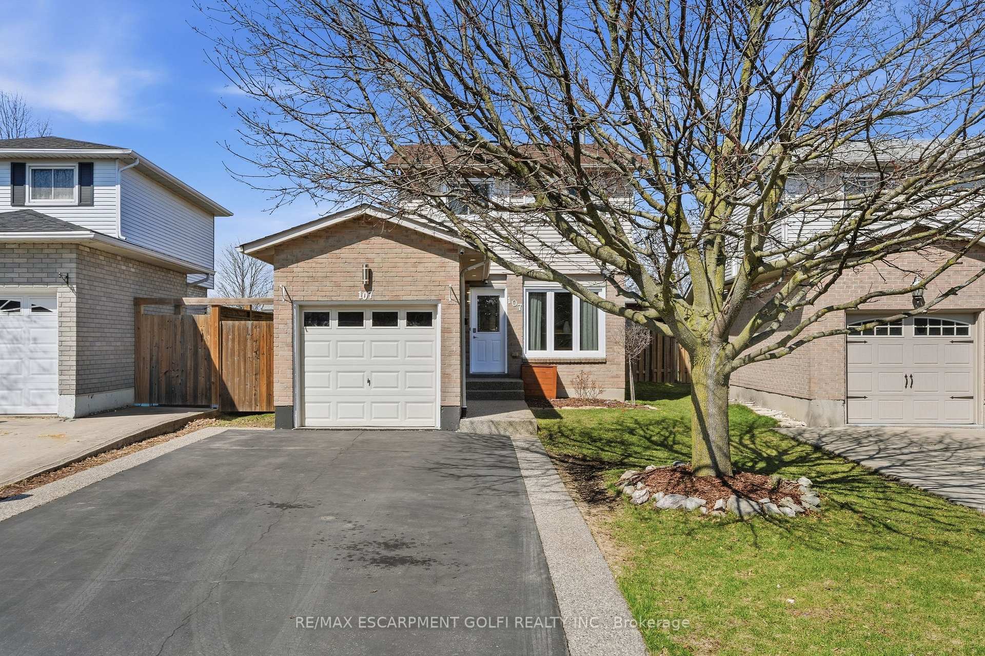 107 Broughton Avenue, Hamilton, ON L8W 3S7