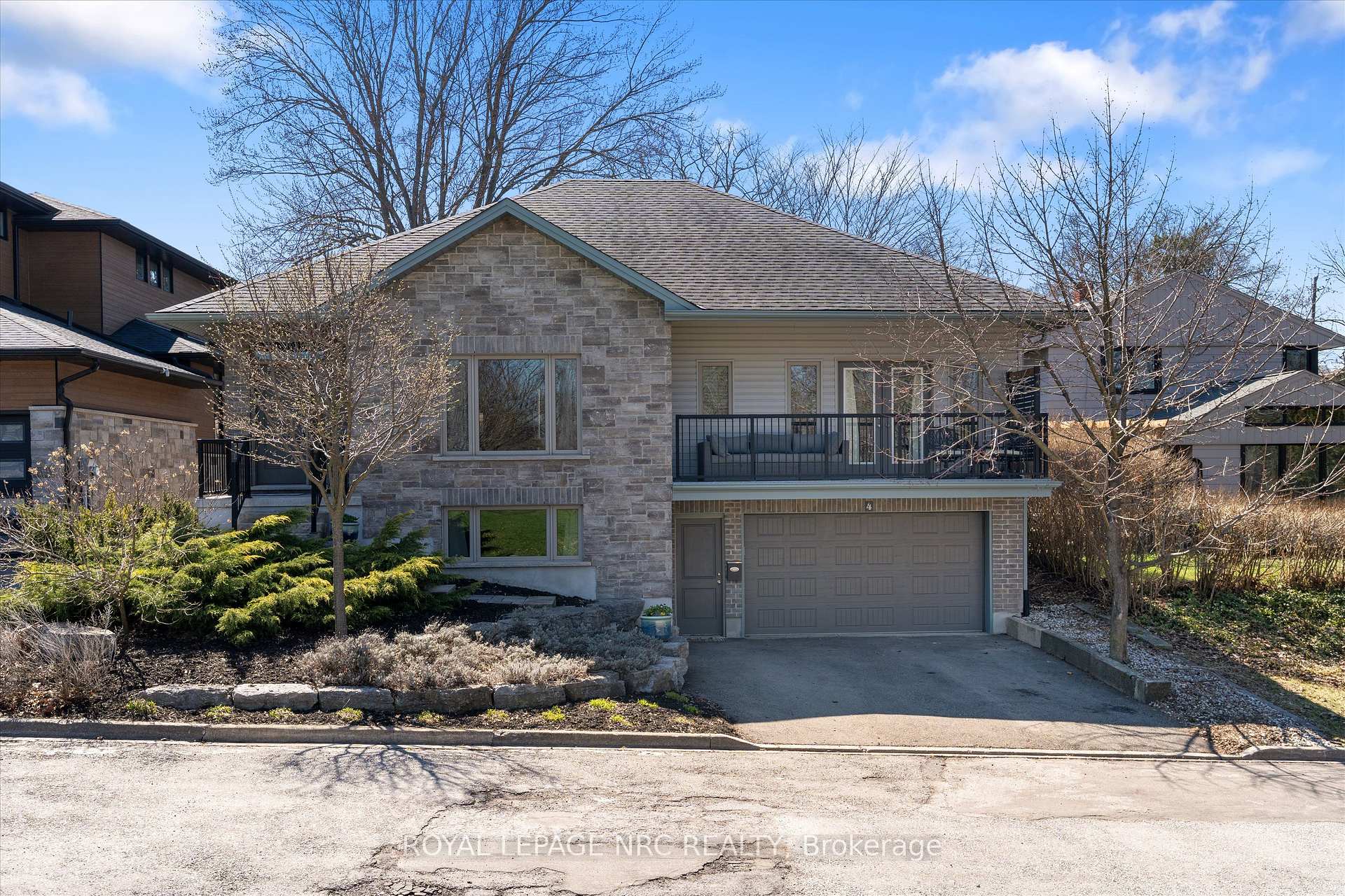 4 Rodman Hall Drive, St. Catharines, ON L2S 1P2