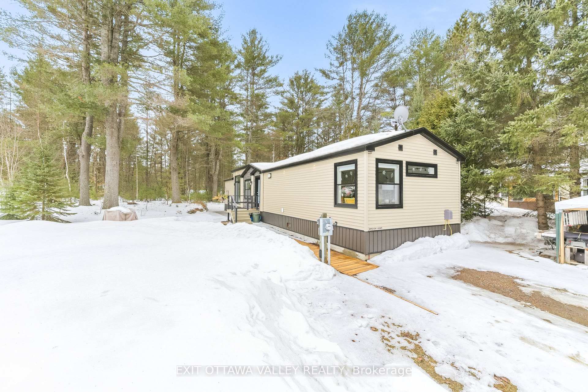 23 Hunters Run Lane, Laurentian Hills, ON K0J 1P0