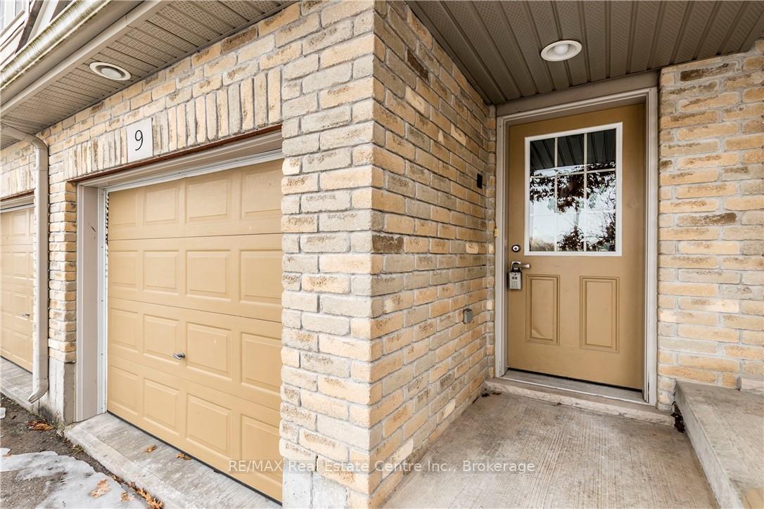 155 Highland Crescent B9, Waterloo, ON N2M 0A1