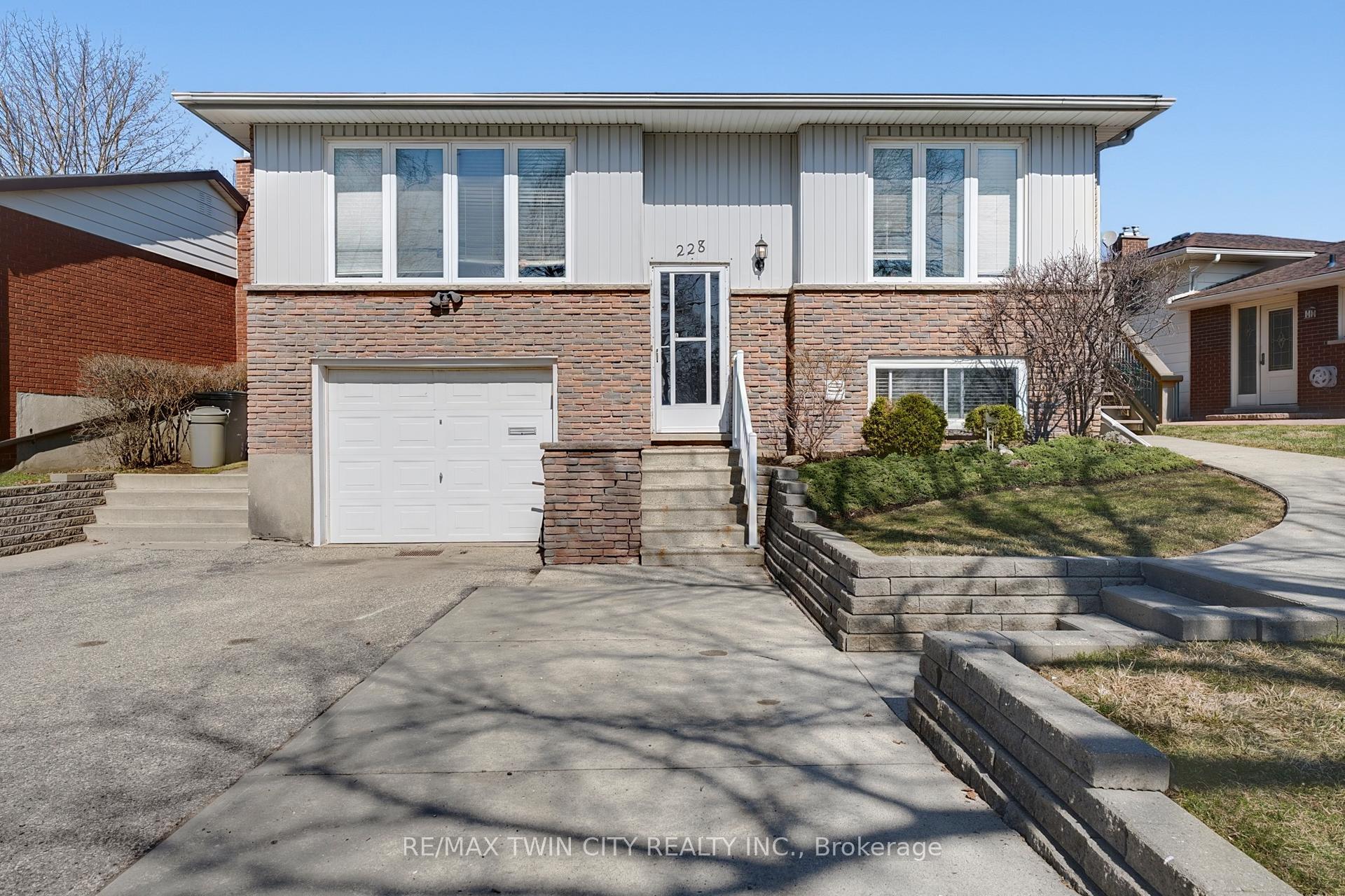 228 Holborn Drive, Kitchener, ON N2A 2E8
