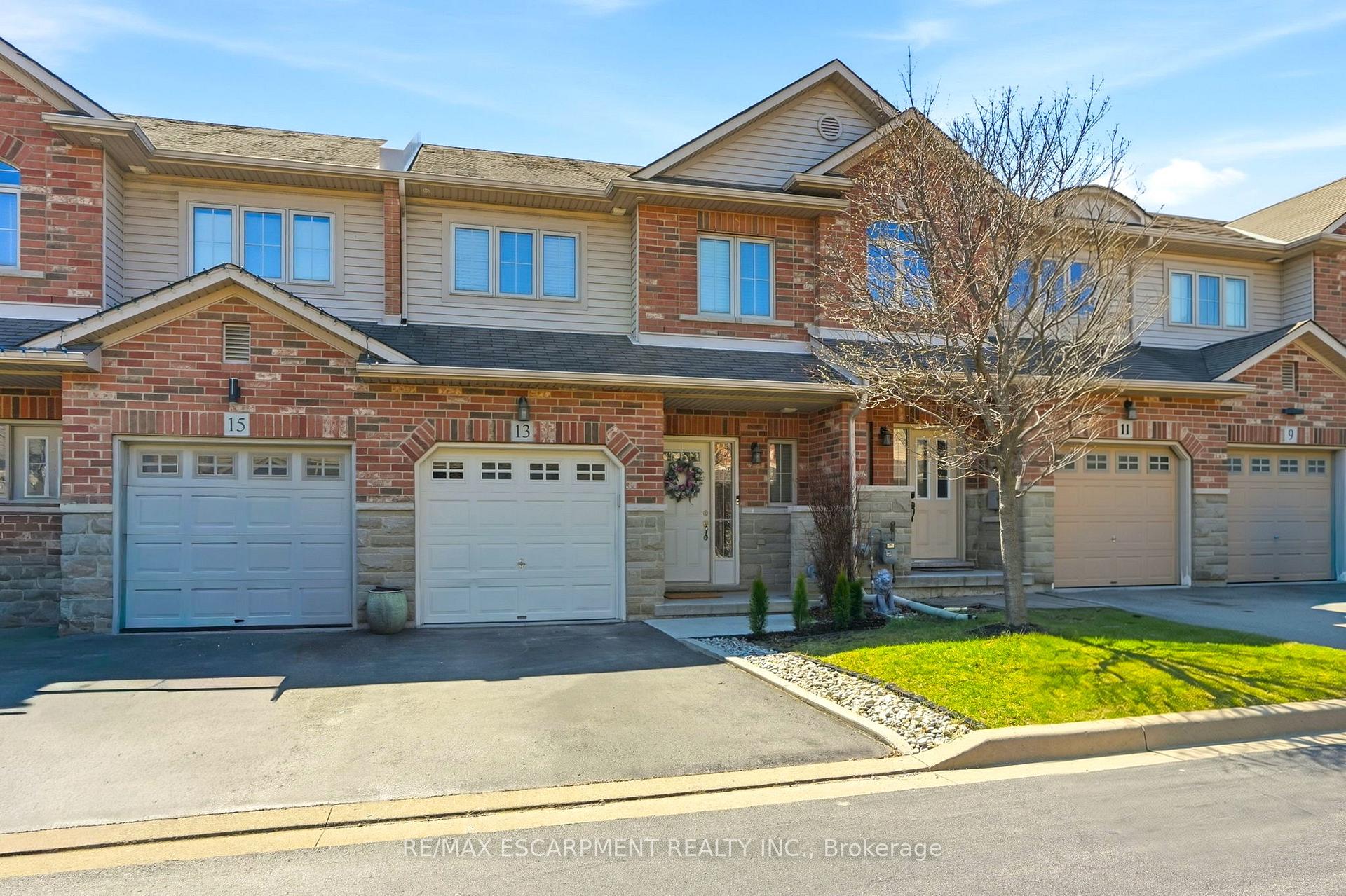 13 Marina Point Crescent, Hamilton, ON L8E 0E4