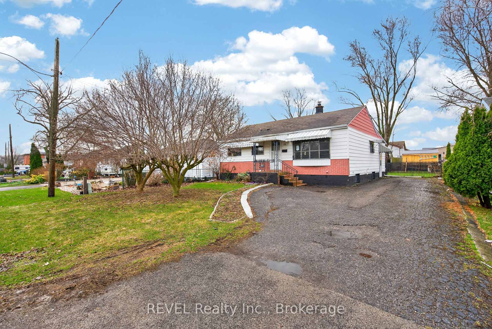 15 Vera Street, St. Catharines, ON L2S 1C3 — St. Catharines, Ontario