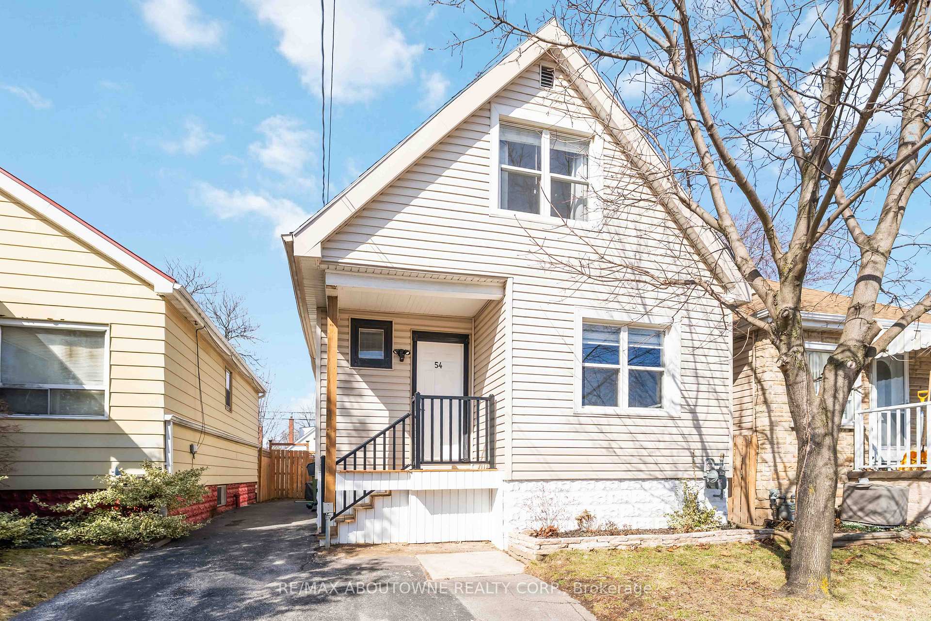 54 Weir Street S, Hamilton, ON L8K 3A4
