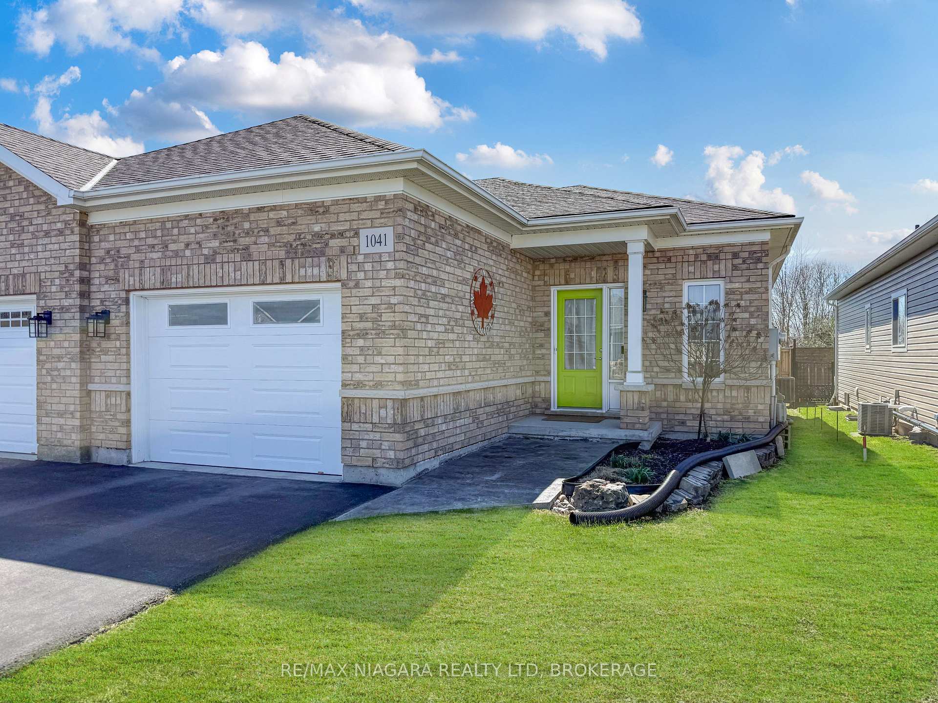 1041 Meadowood Street, Fort Erie — photo 2 of 5