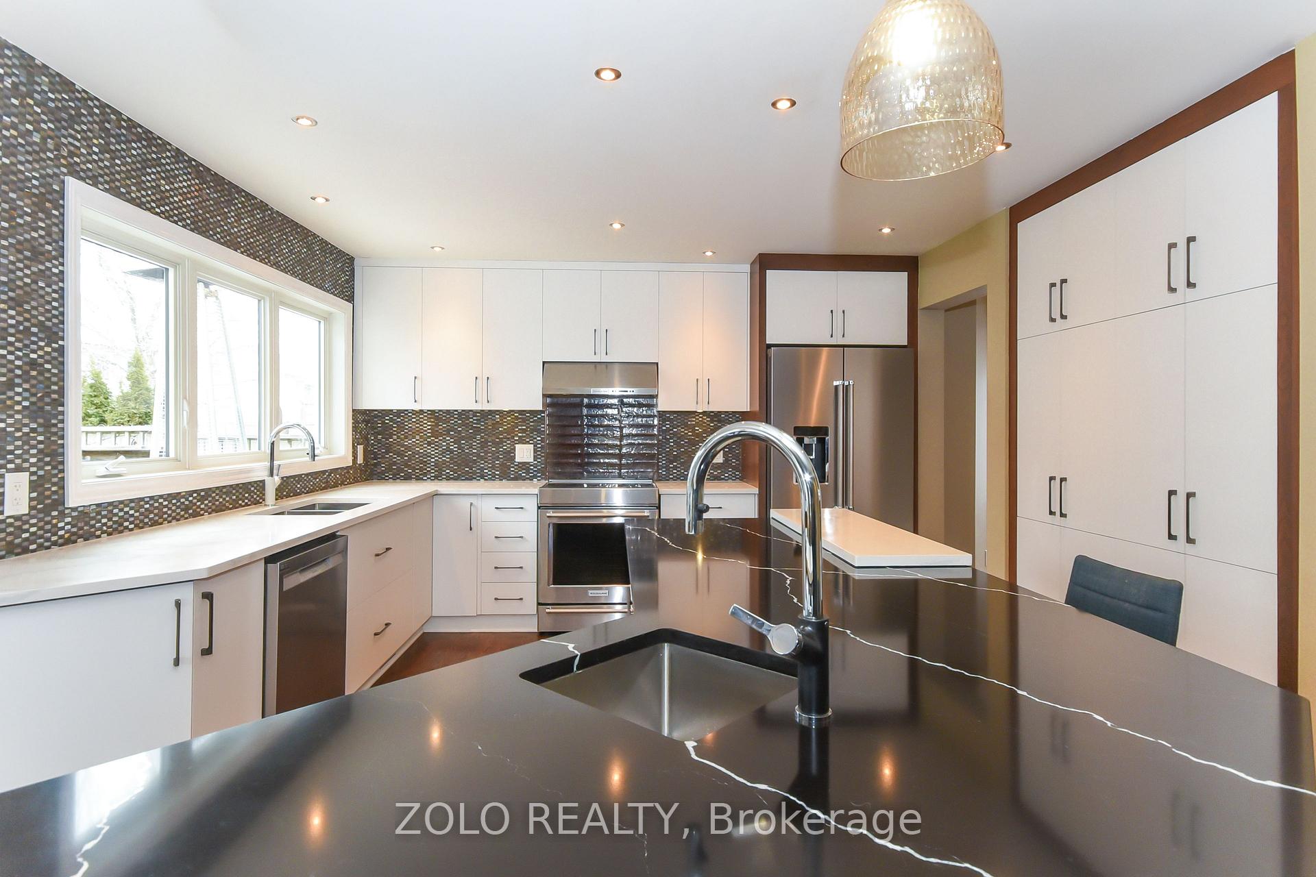 1392 Talcy Crescent, Orleans - Cumberland and Area — photo 3 of 5