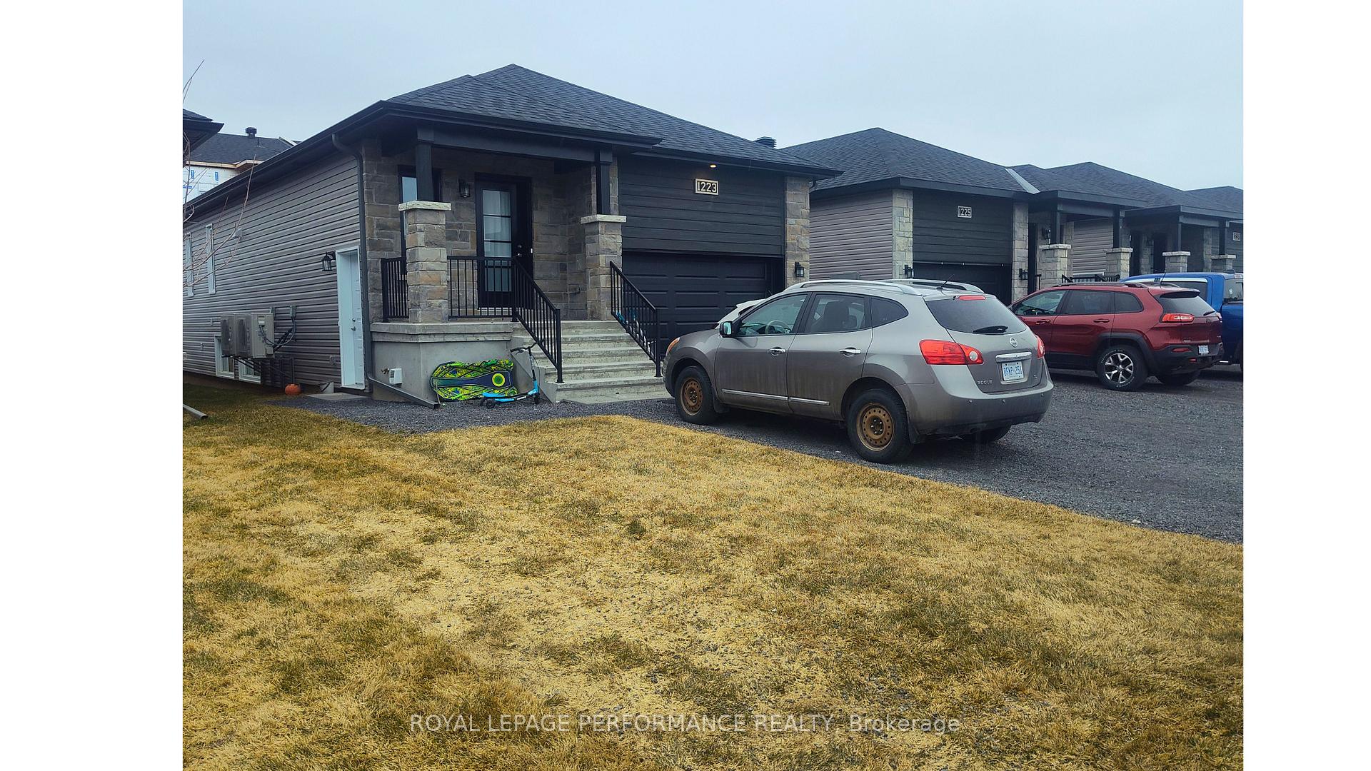 1223A Montblanc Crescent, Russell, ON K0A 1W0