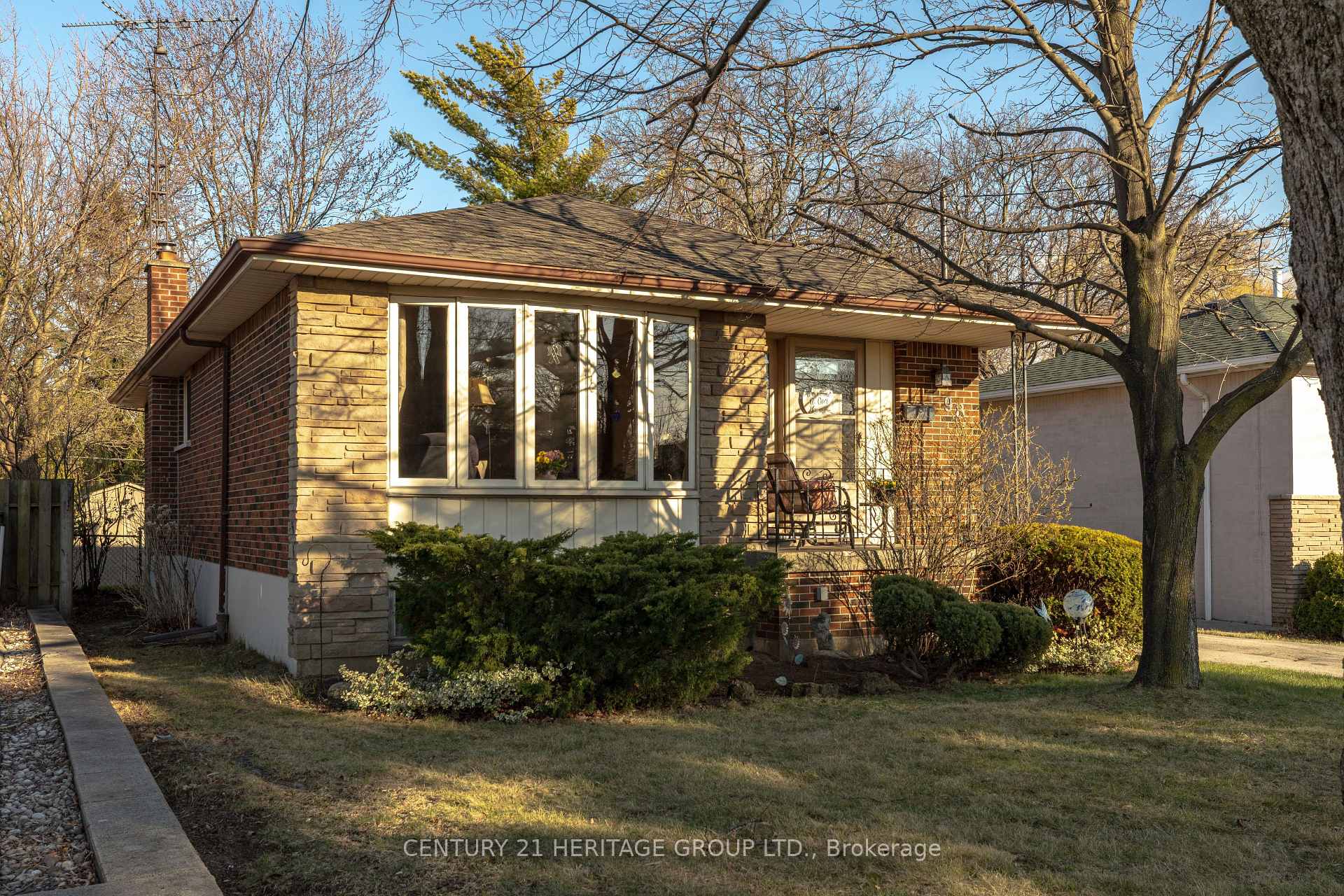 98 Cameo Avenue, Hamilton, ON L8V 2H3