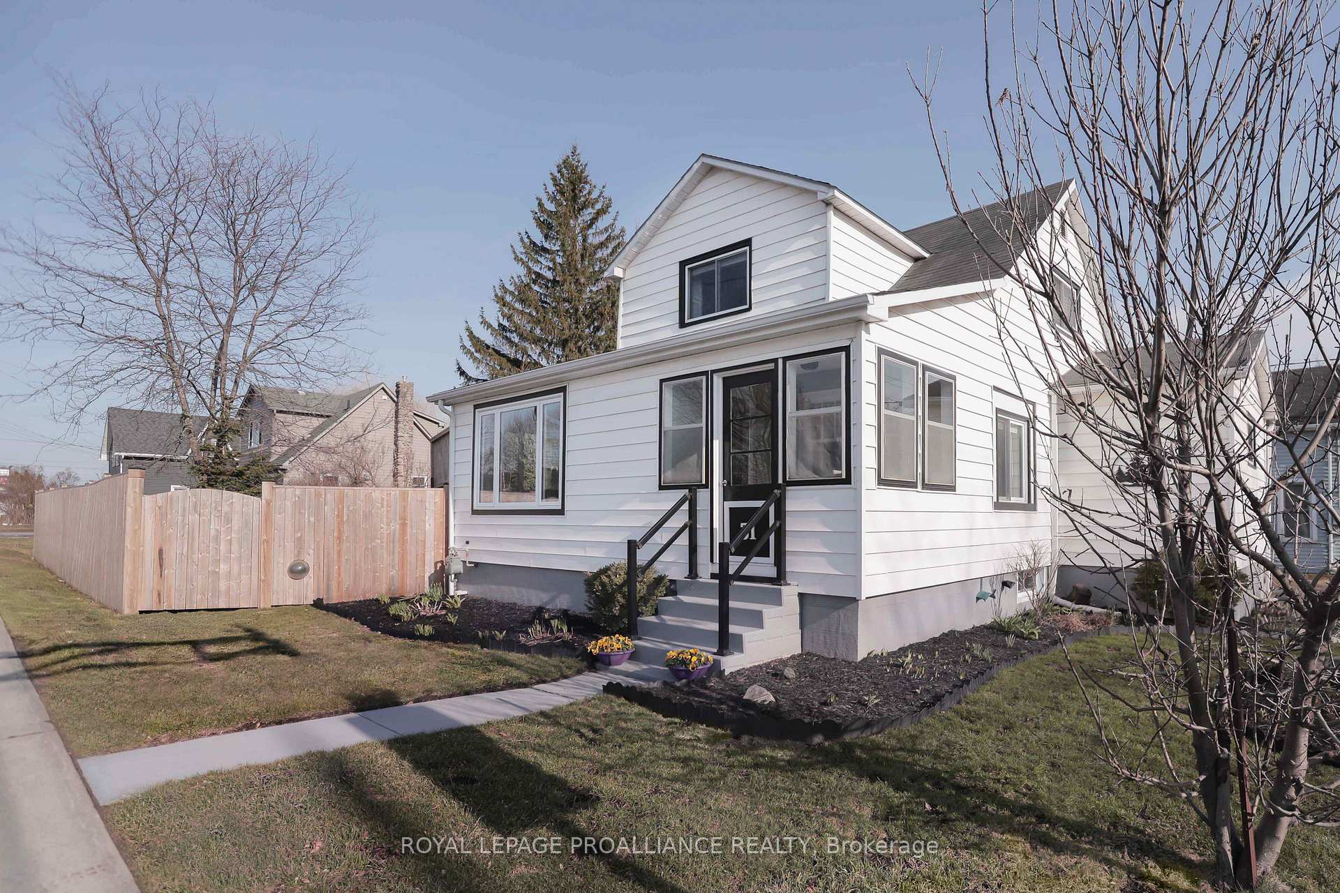 31 Elizabeth Street, Brighton, ON K0K 1H0
