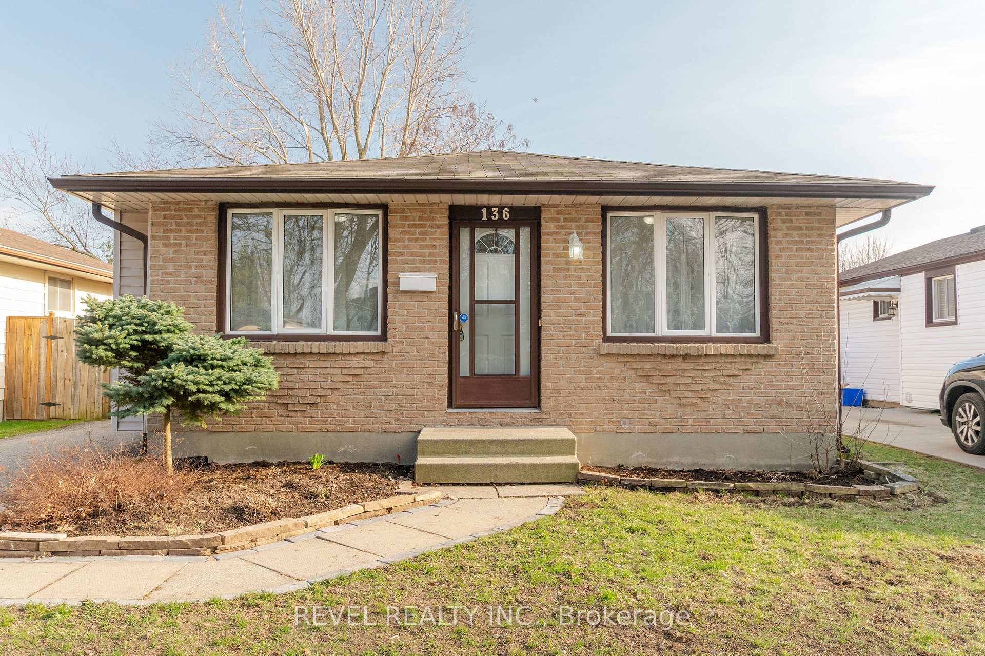 136 Lacey Crescent, London South, ON N6E 2E7 — London South, Ontario