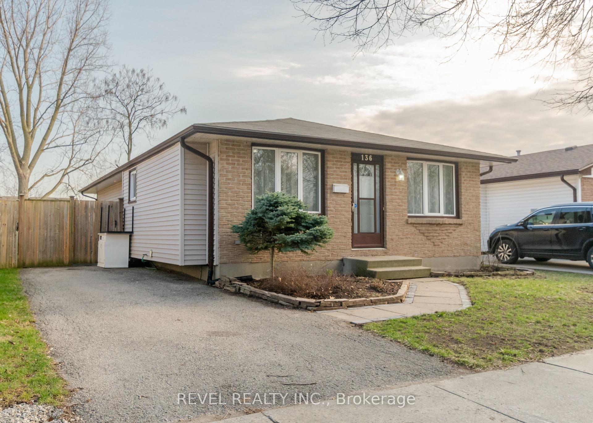 136 Lacey Crescent, London South — photo 2 of 5