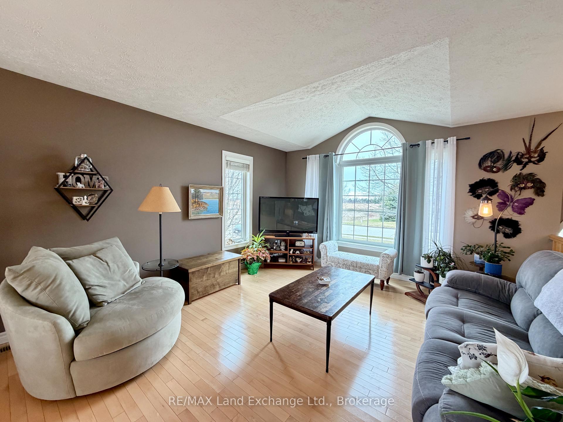 161 STICKEL Street, Saugeen Shores — photo 4 of 5