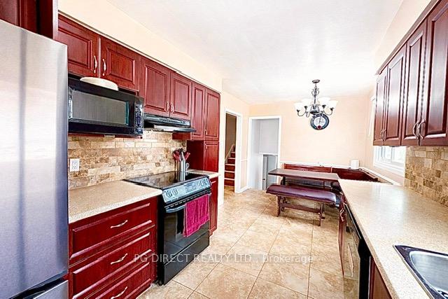 234 Thunderbird Drive, Cambridge — photo 3 of 5