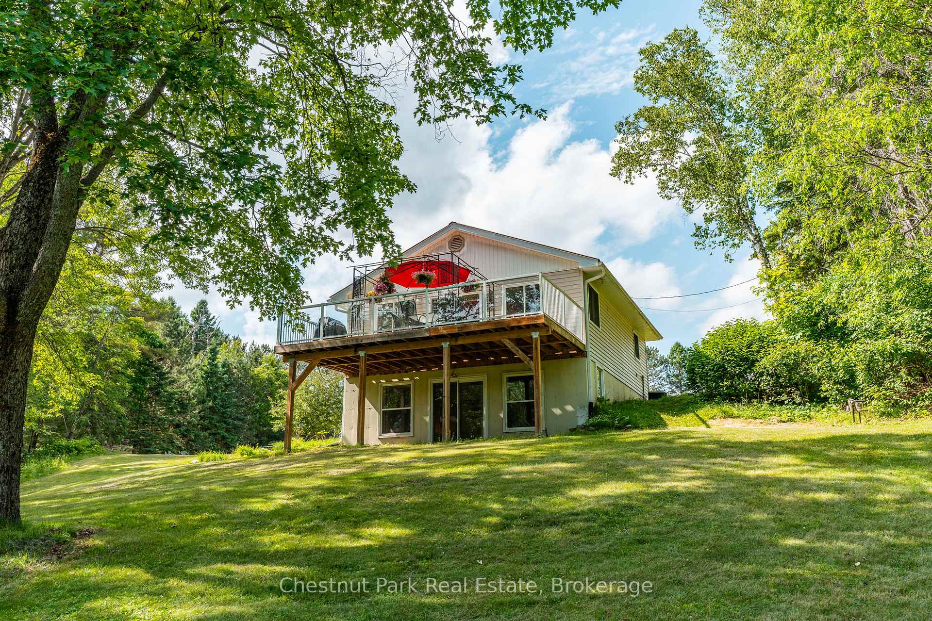 1054 Green Lake Road, Algonquin Highlands — photo 2 of 5