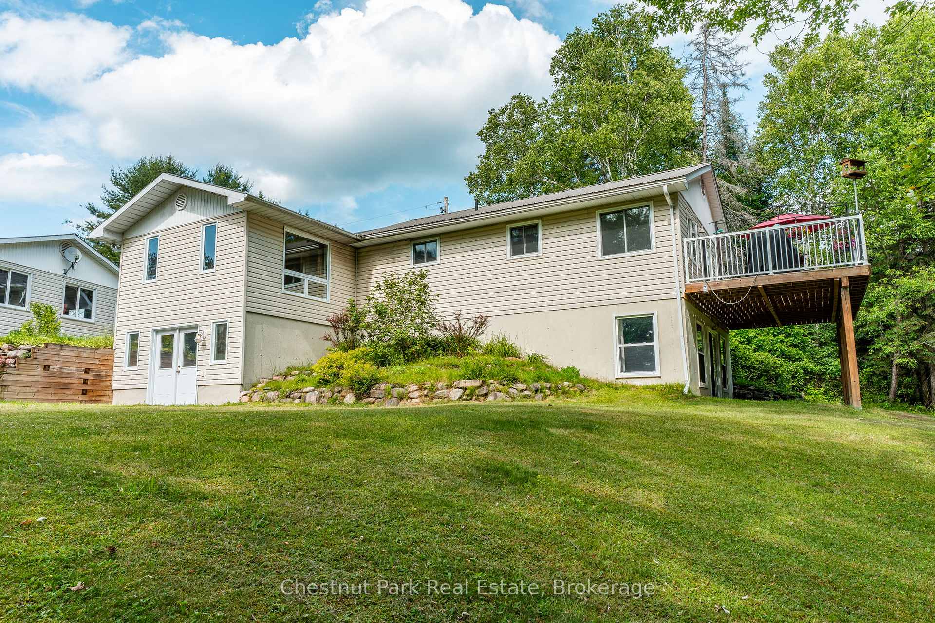 1054 Green Lake Road, Algonquin Highlands — photo 3 of 5