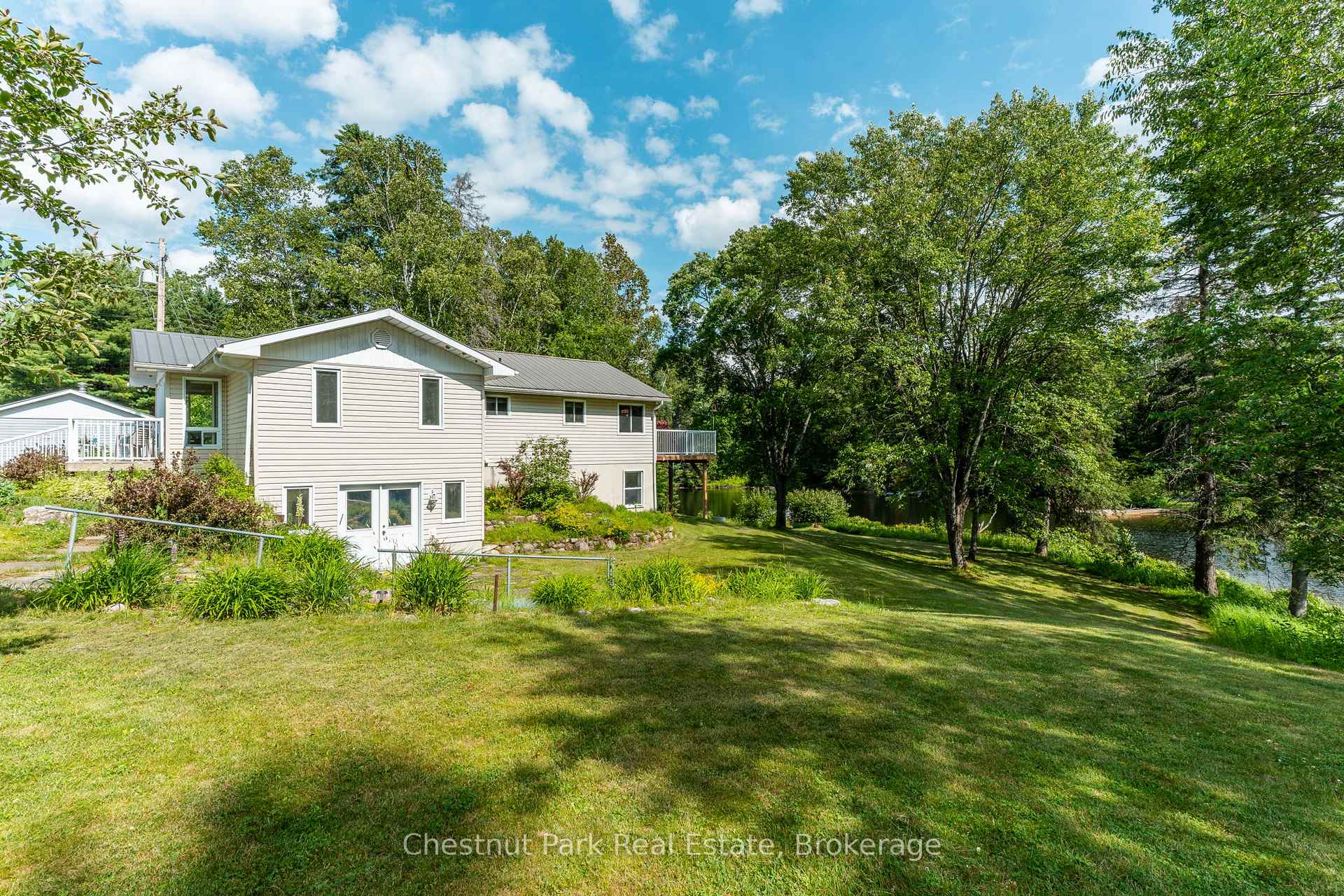 1054 Green Lake Road, Algonquin Highlands — photo 5 of 5