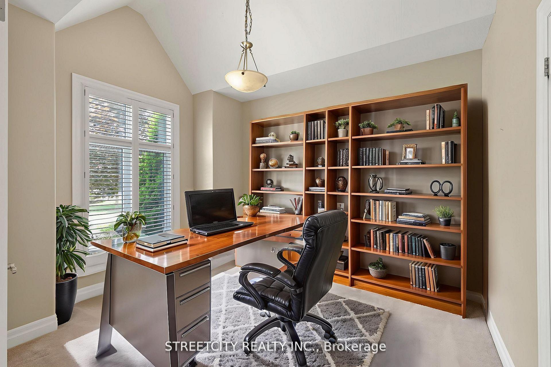 124 North Centre Road 25, London North — photo 5 of 5