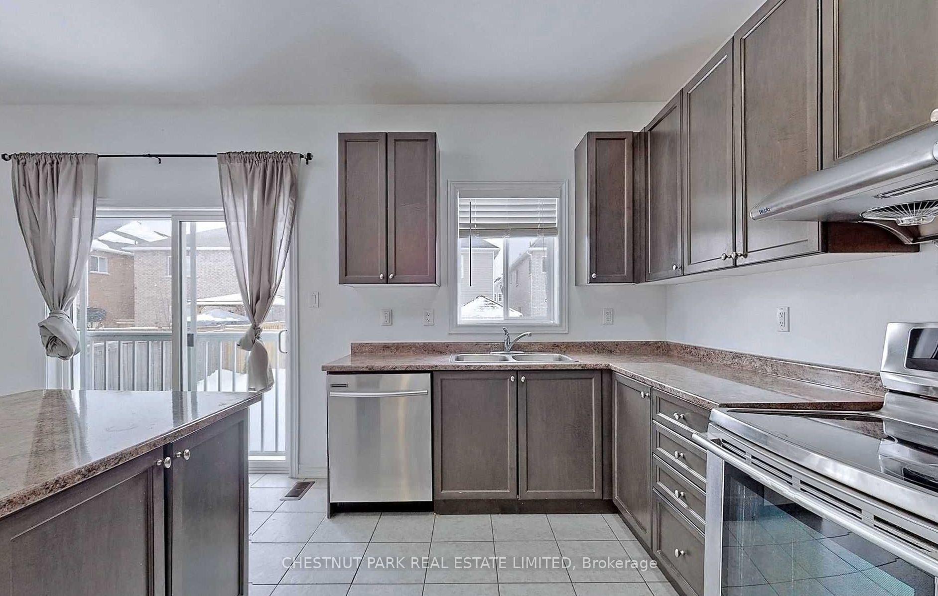 808 O'Reilly Crescent, Shelburne — photo 3 of 5