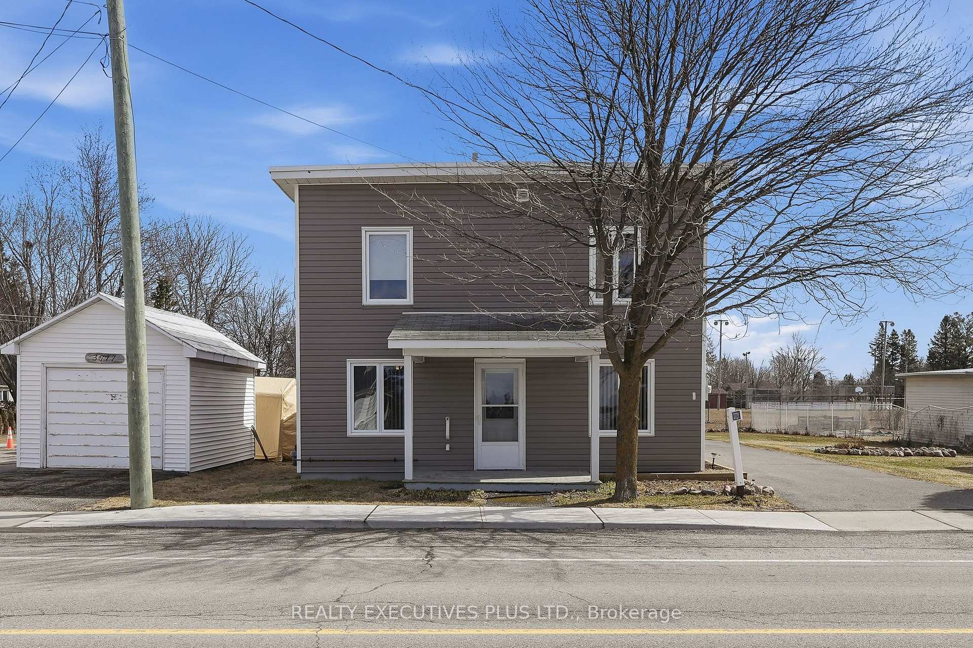 3721 Champlain Street, Clarence-Rockland — photo 2 of 5