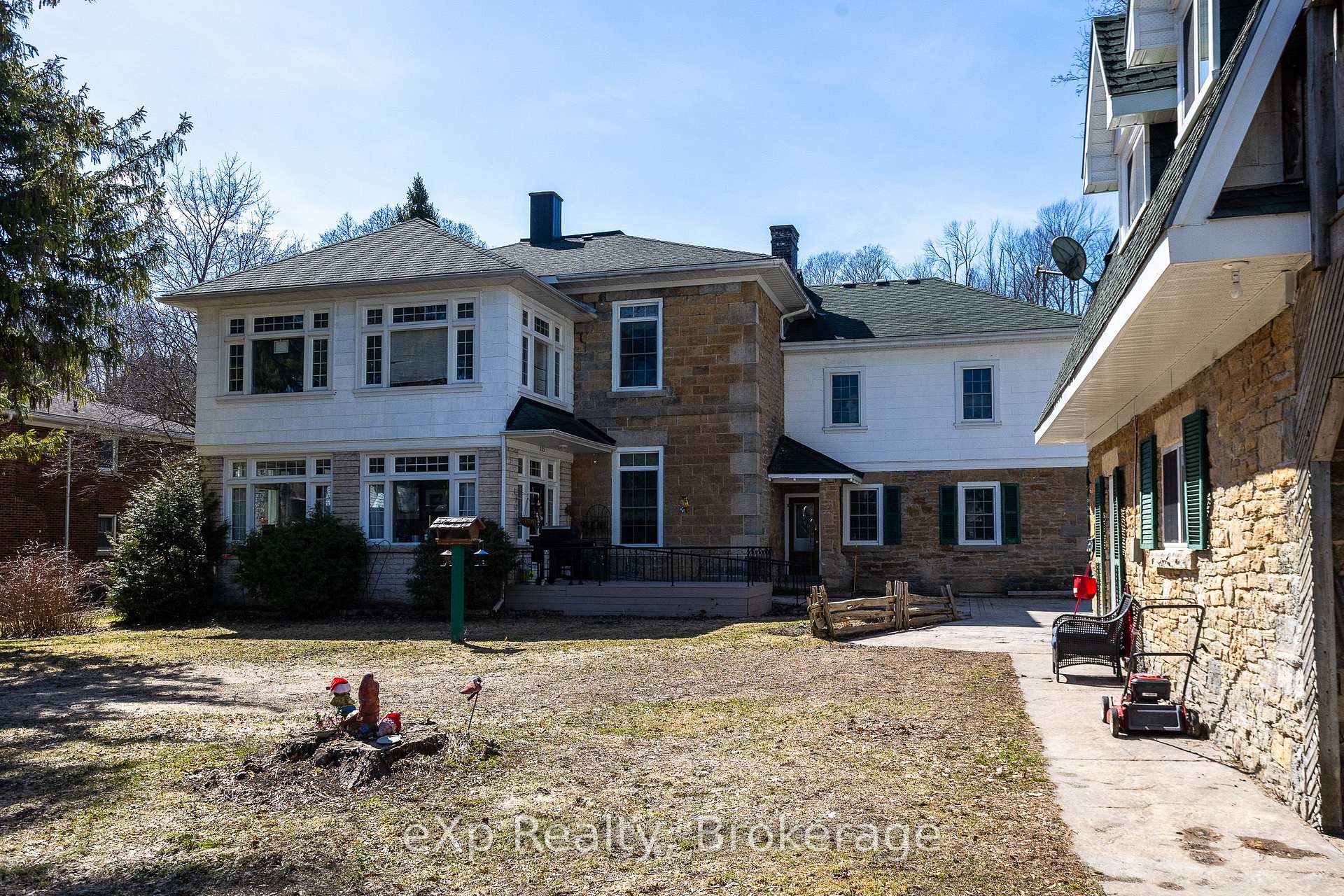 805 3rd Avenue W, Owen Sound — photo 2 of 5