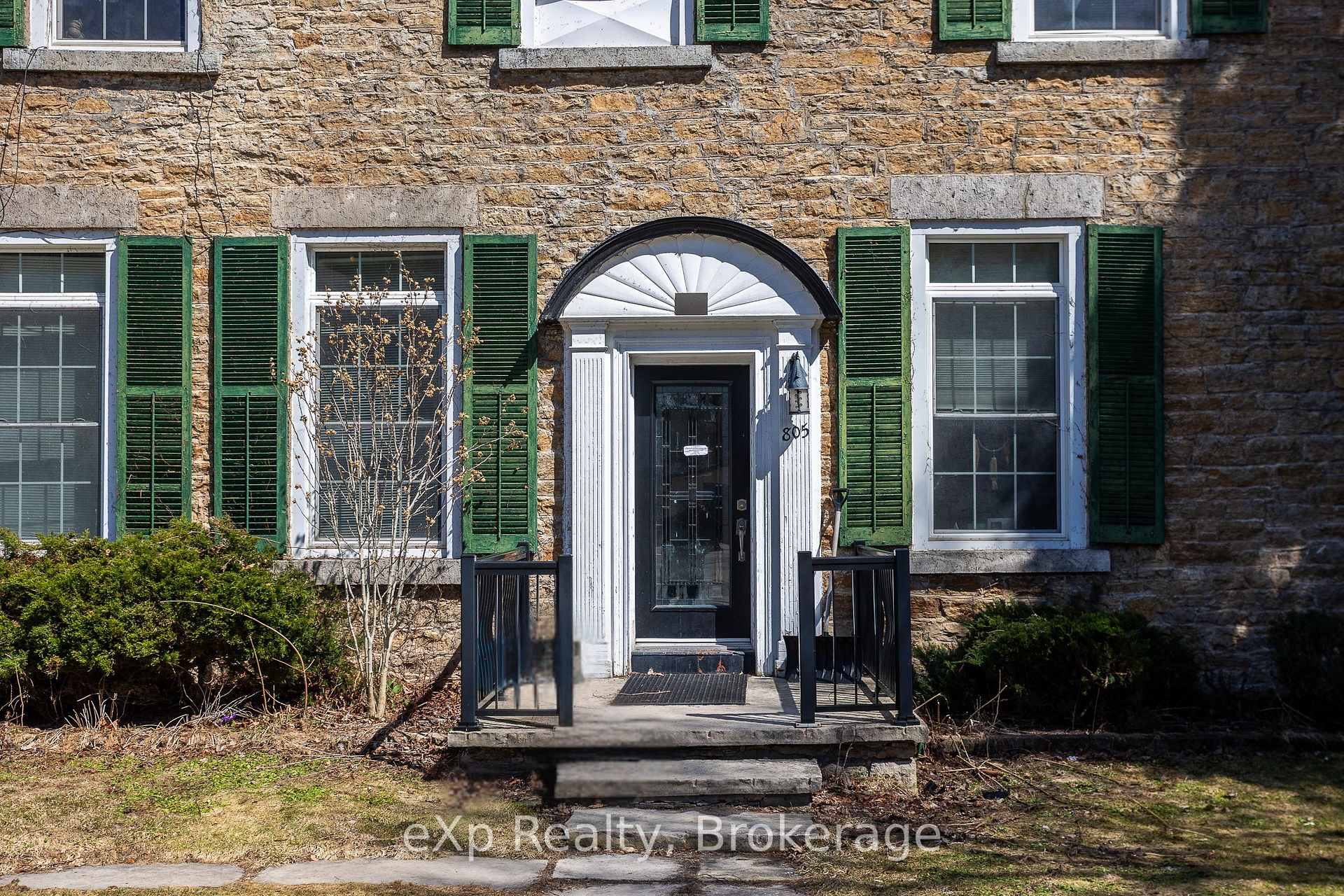 805 3rd Avenue W, Owen Sound — photo 4 of 5