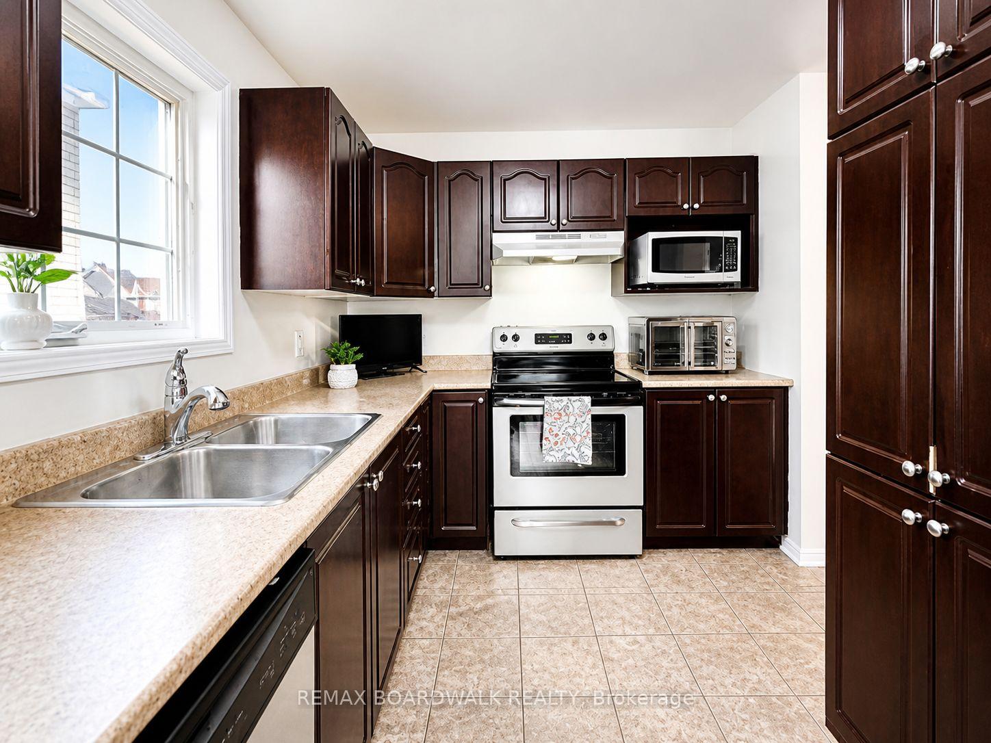 240 Eliot Street, Clarence-Rockland — photo 3 of 5