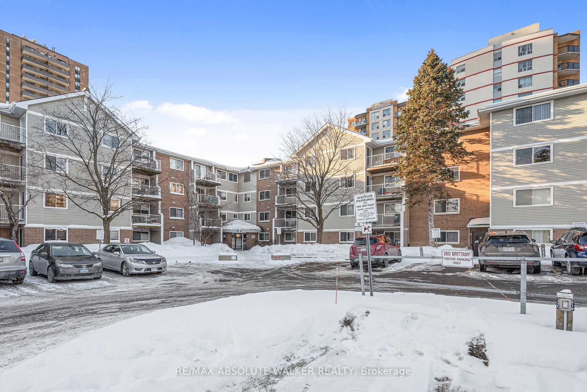 250 Brittany Drive 318, Manor Park - Cardinal Glen and Area, ON K1K 4M1
