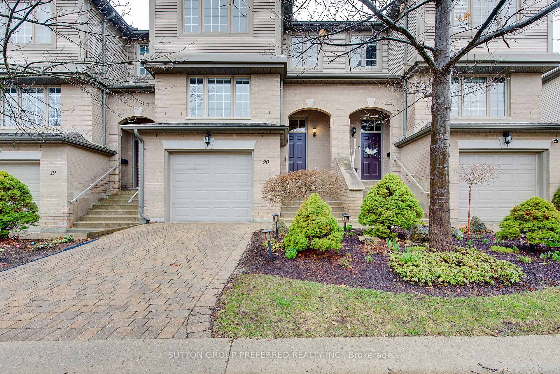 270 North Centre Road 20, London North — photo 3 of 5