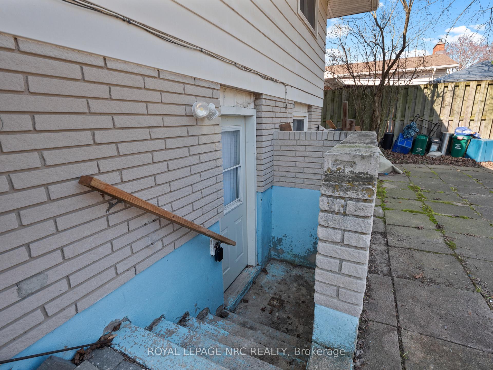 34 PRESTON Place LOWER, Welland — photo 2 of 5