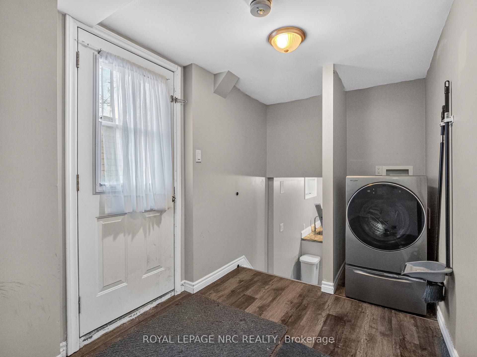 34 PRESTON Place LOWER, Welland — photo 3 of 5