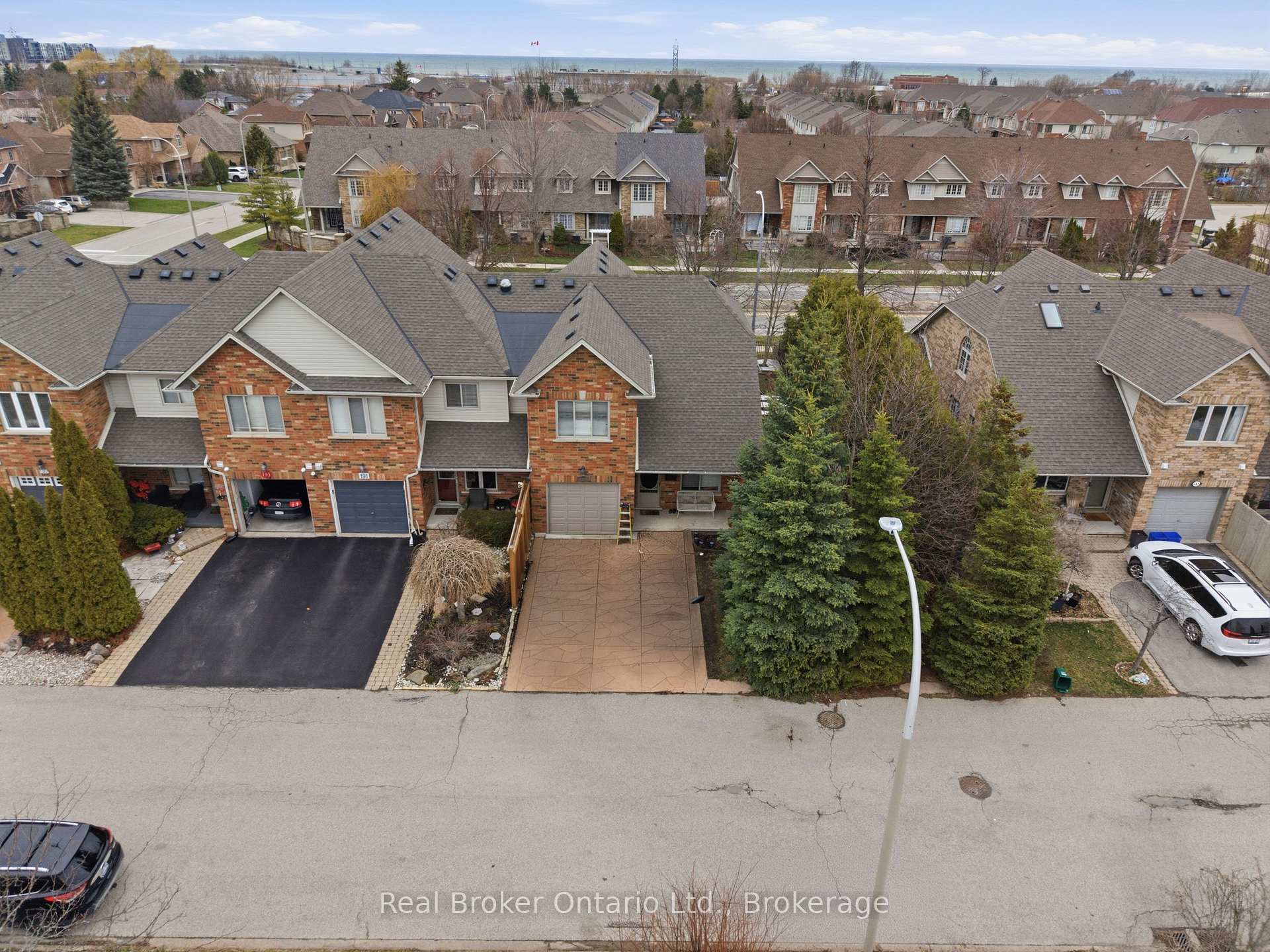 189 Livingston Avenue, Grimsby — photo 2 of 5