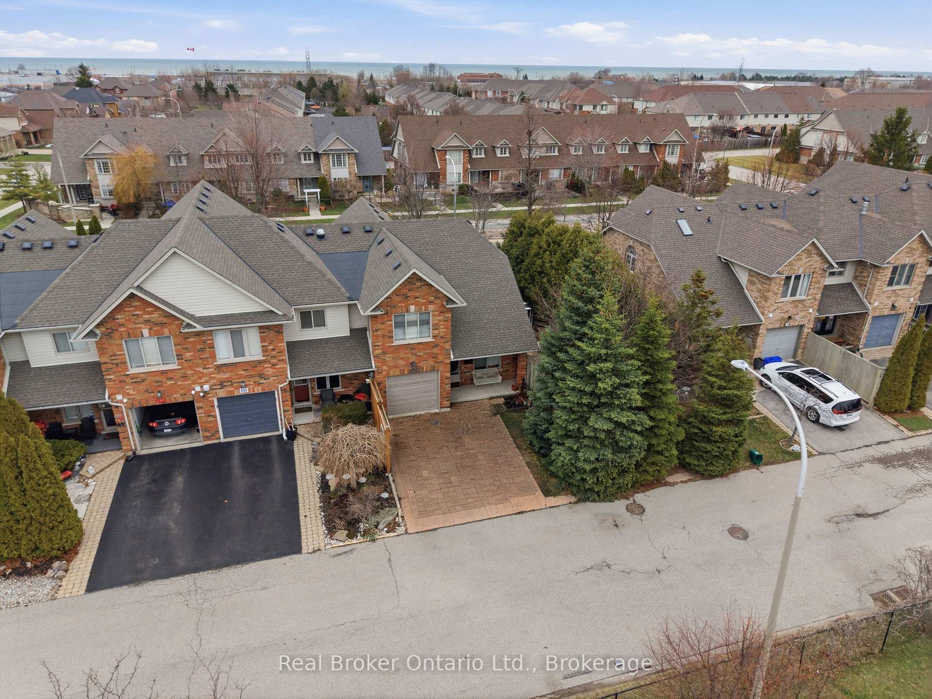 189 Livingston Avenue, Grimsby — photo 3 of 5