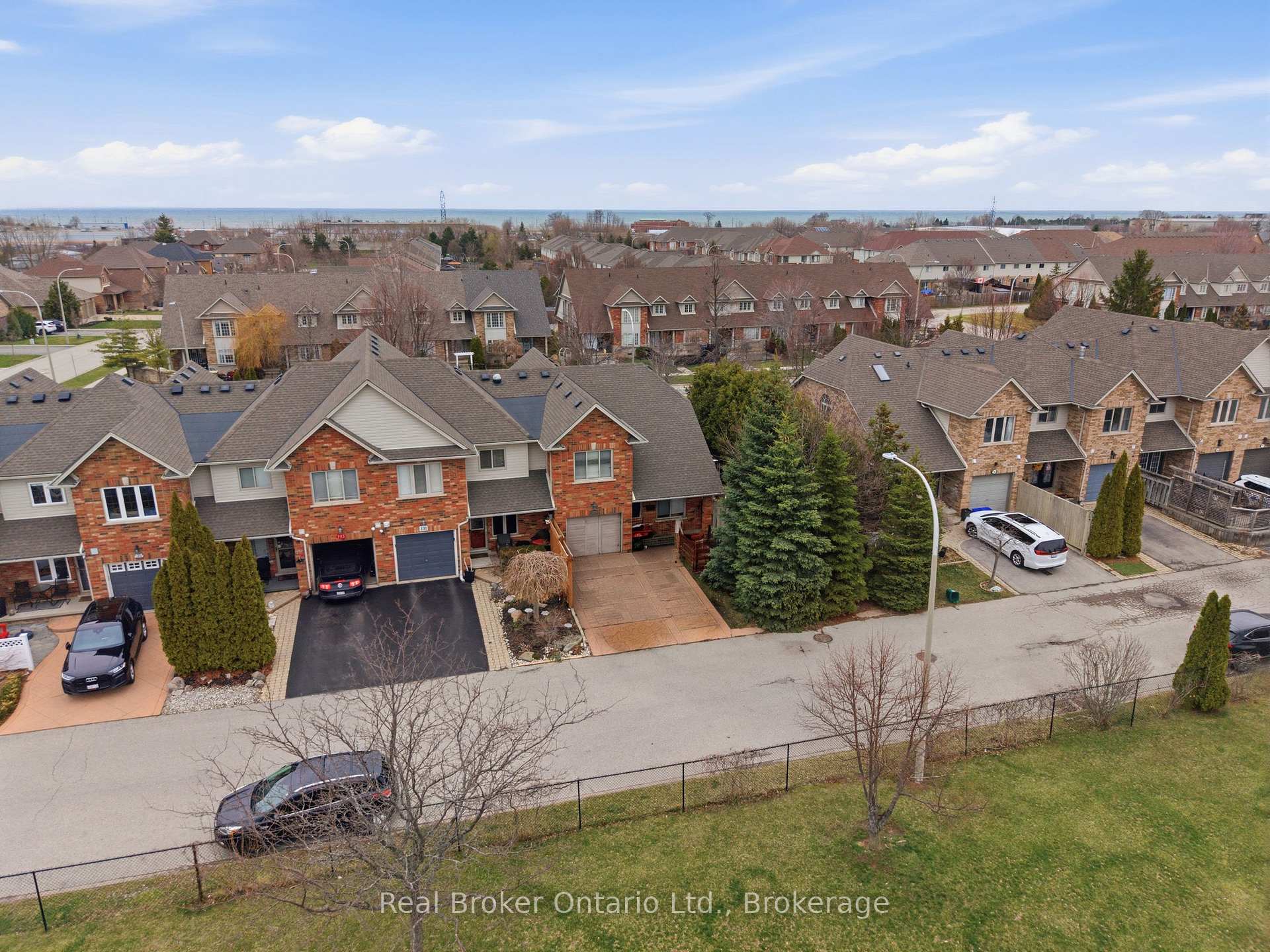189 Livingston Avenue, Grimsby — photo 4 of 5