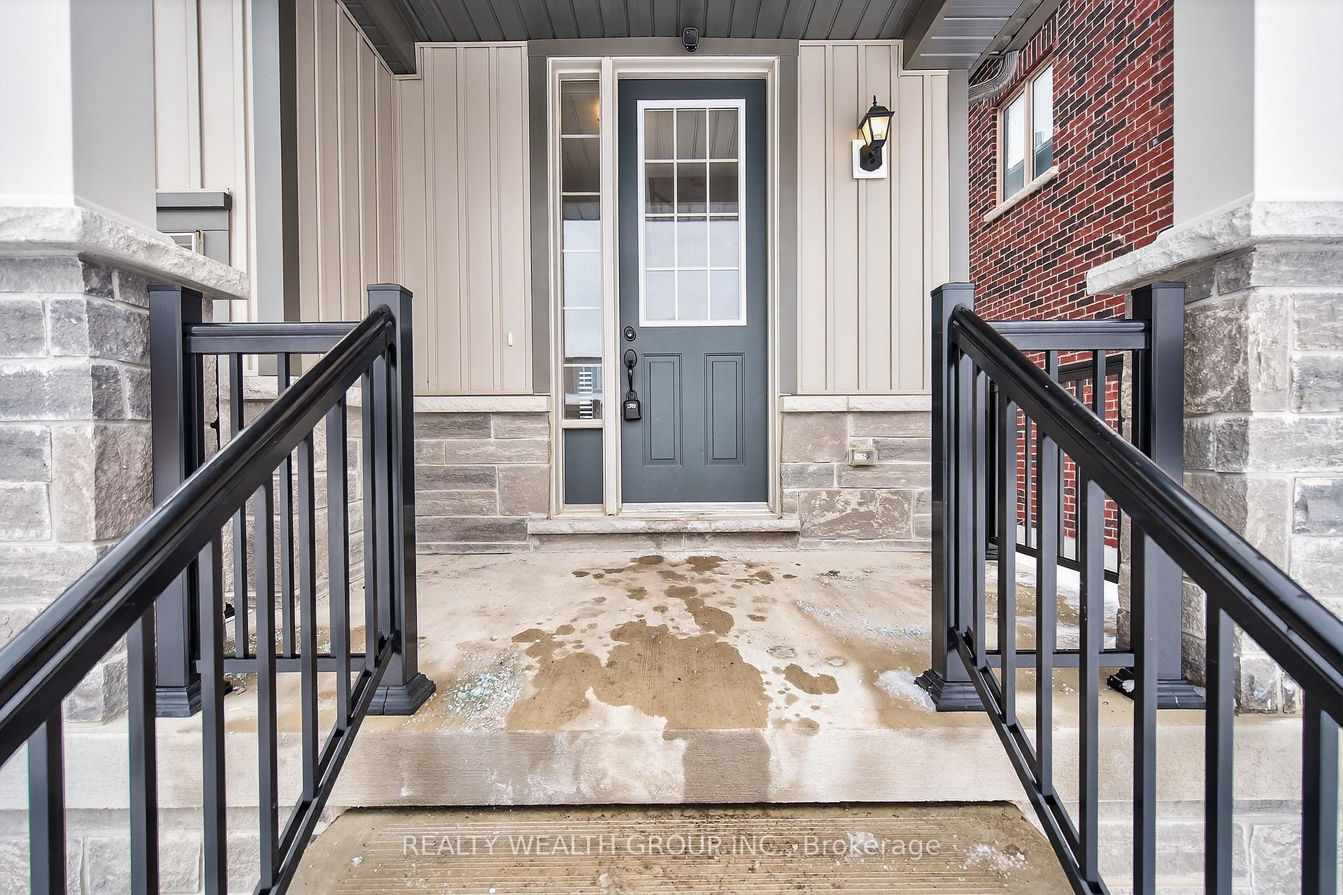 803 Griffin Trail, Peterborough — photo 2 of 5