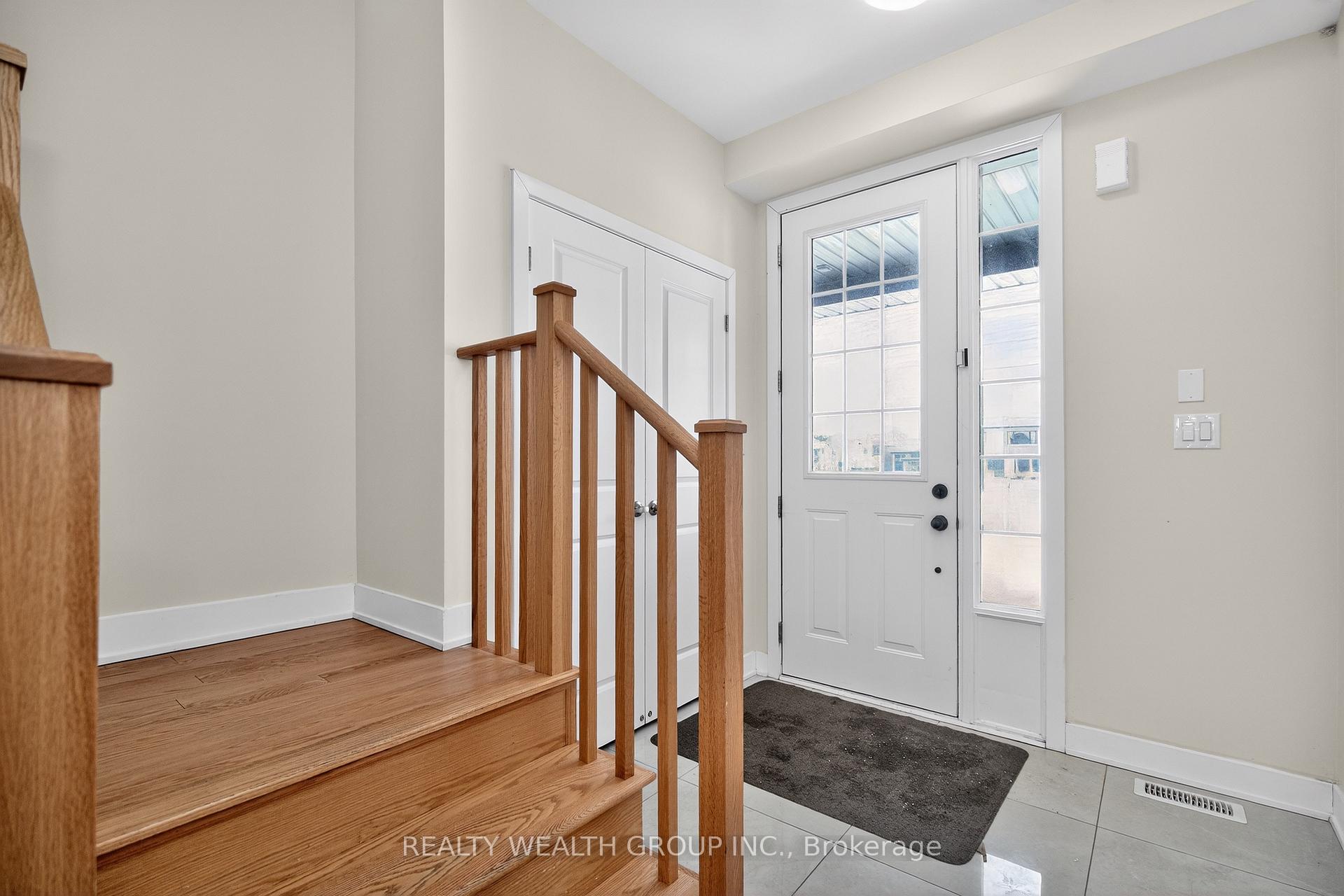 803 Griffin Trail, Peterborough — photo 3 of 5