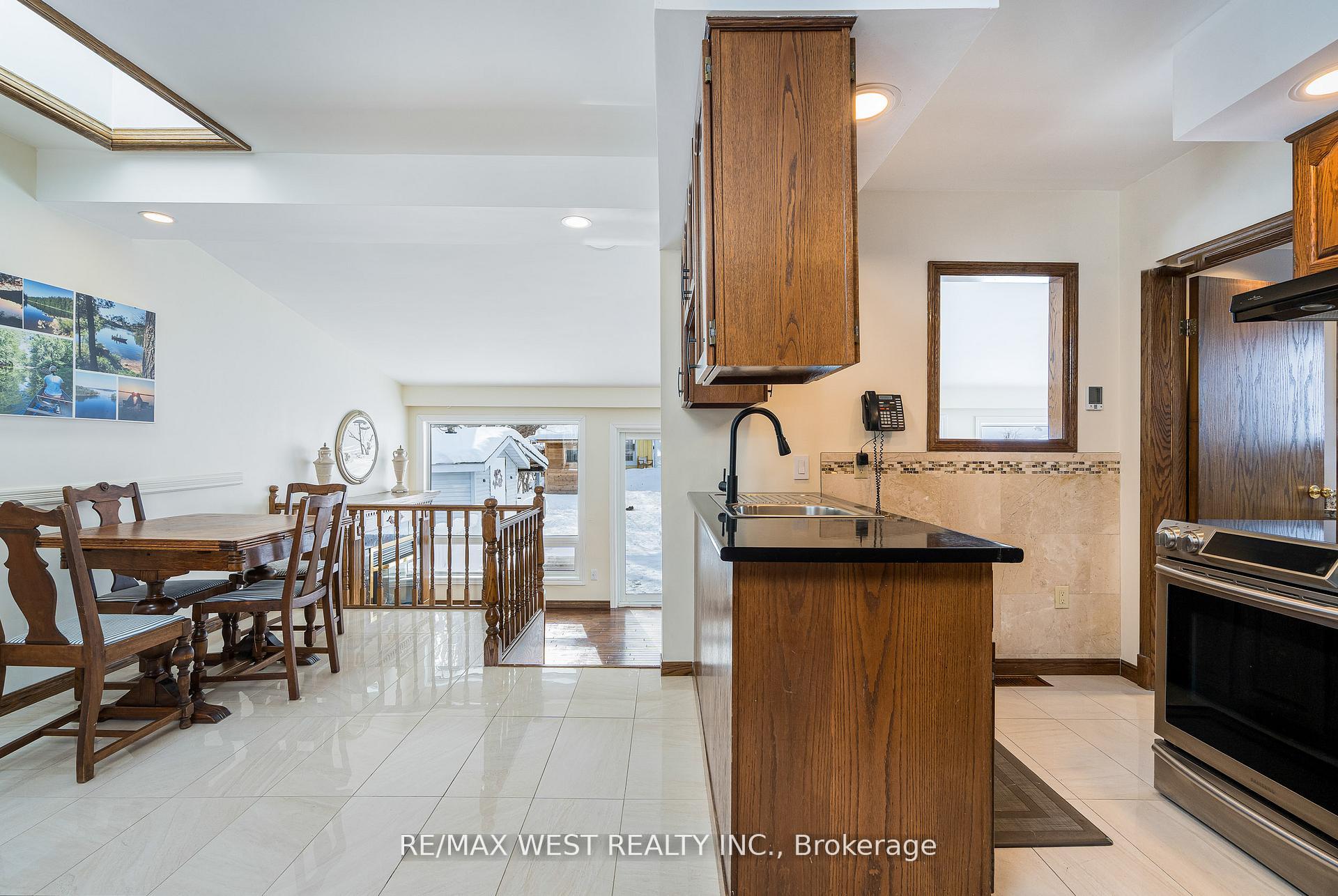 25 Edwin Street W, Meaford — photo 4 of 5