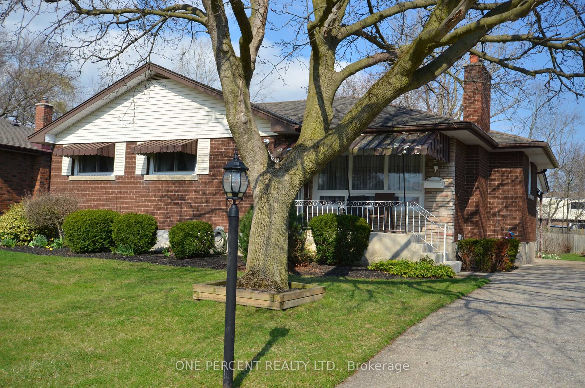 8800 Champlain Drive, Niagara Falls, ON L2G 6Y6