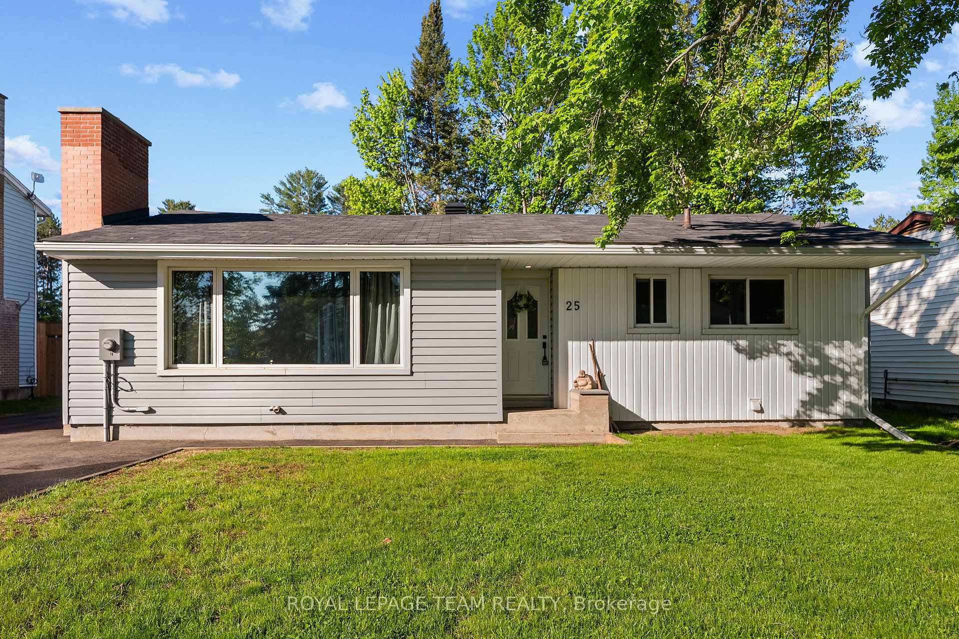 25 FRONTENAC Crescent, Deep River, ON K0J 1P0 — Deep River, Ontario