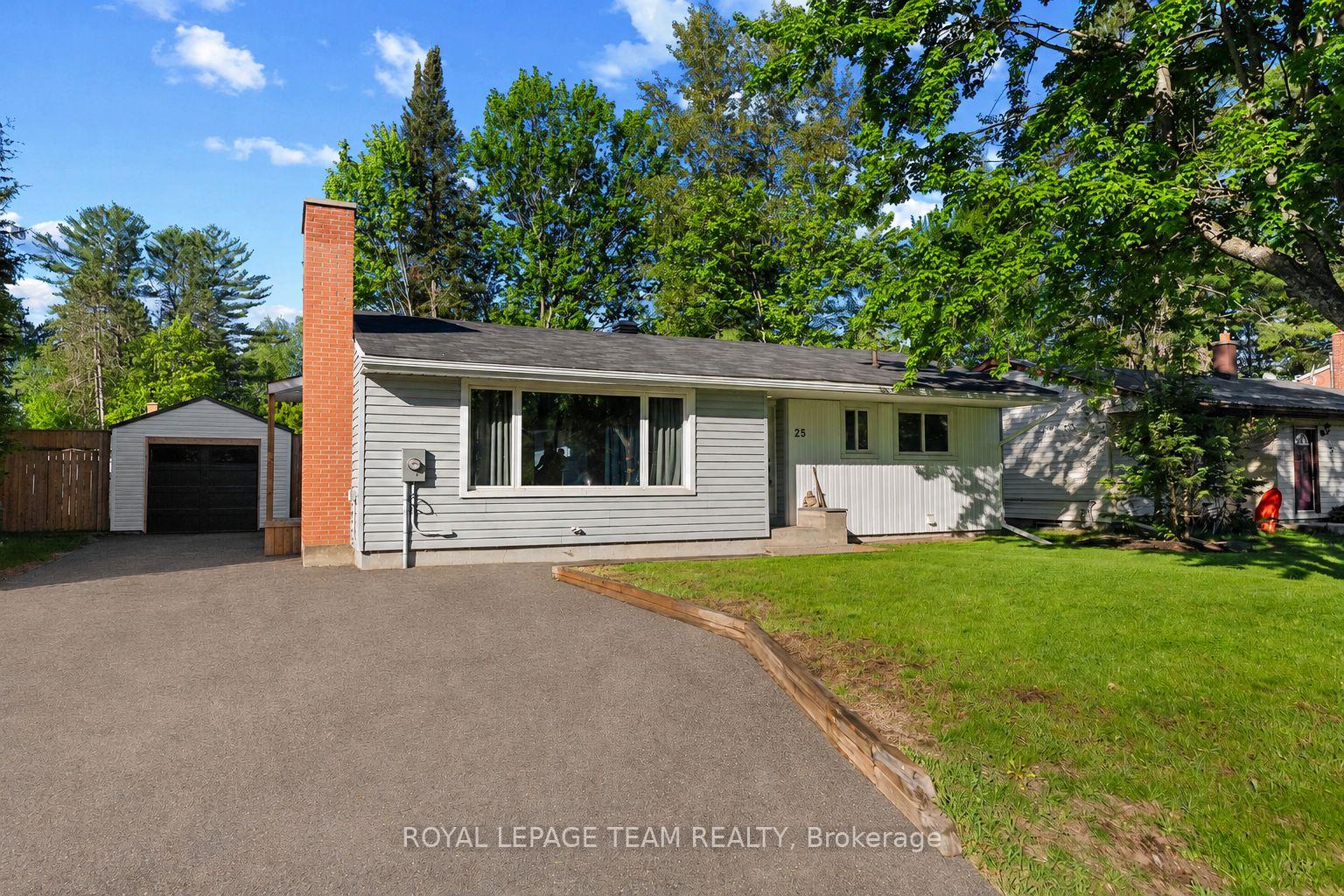 25 FRONTENAC Crescent, Deep River — photo 2 of 5