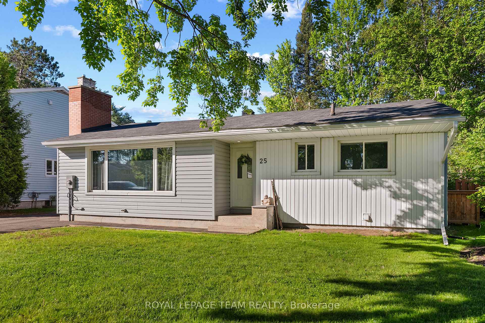 25 FRONTENAC Crescent, Deep River — photo 3 of 5