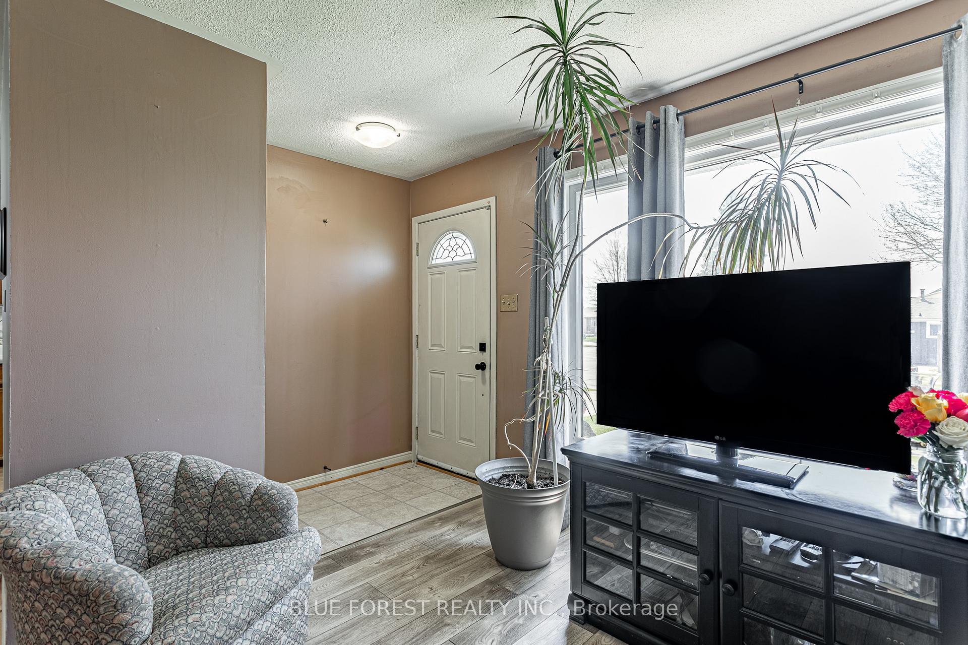 7 Raven Avenue, St. Thomas — photo 3 of 5
